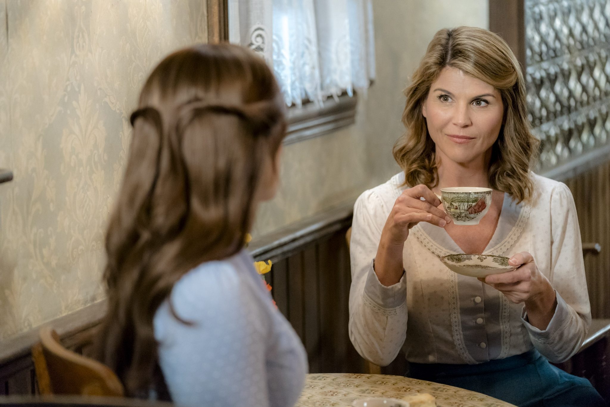 When Calls the Heart, Lori Loughlin return, Season 9, 2050x1370 HD Desktop