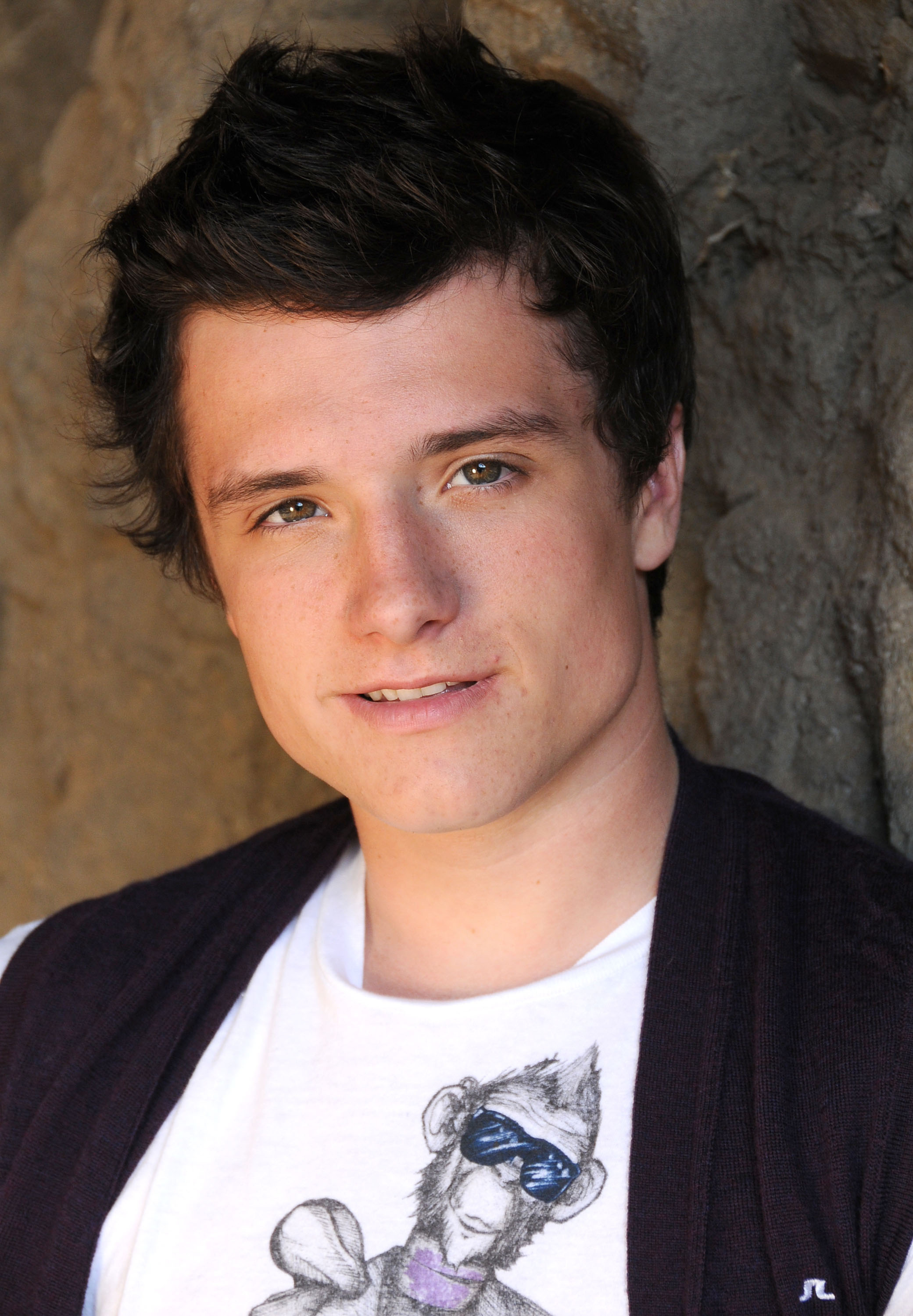 Josh Hutcherson, Teen to man, Red17 magazine, 2090x3000 HD Phone