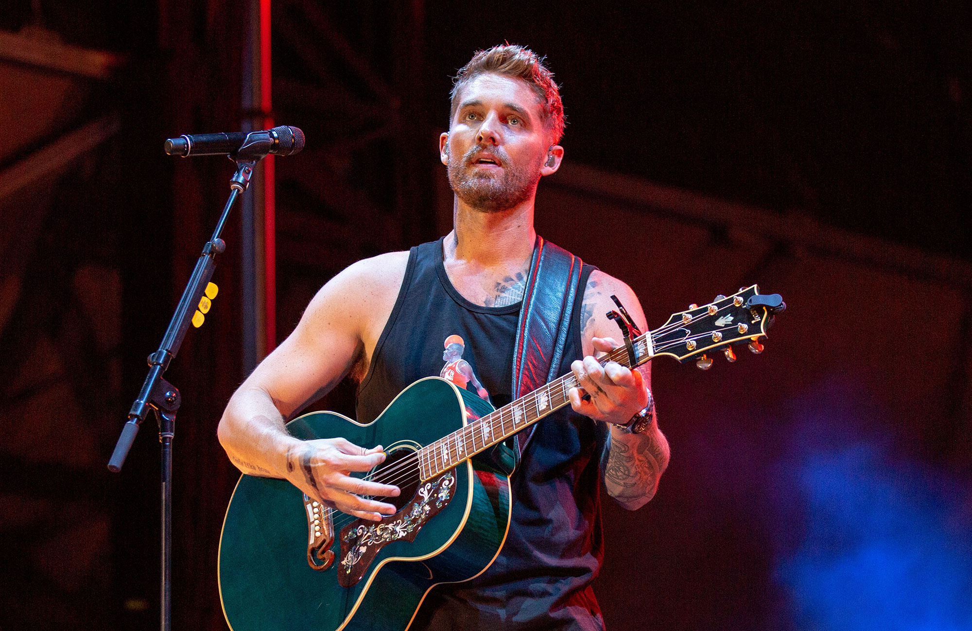 Brett Young, CMT on Tour, Live show experience, Memorable performances, 2000x1300 HD Desktop