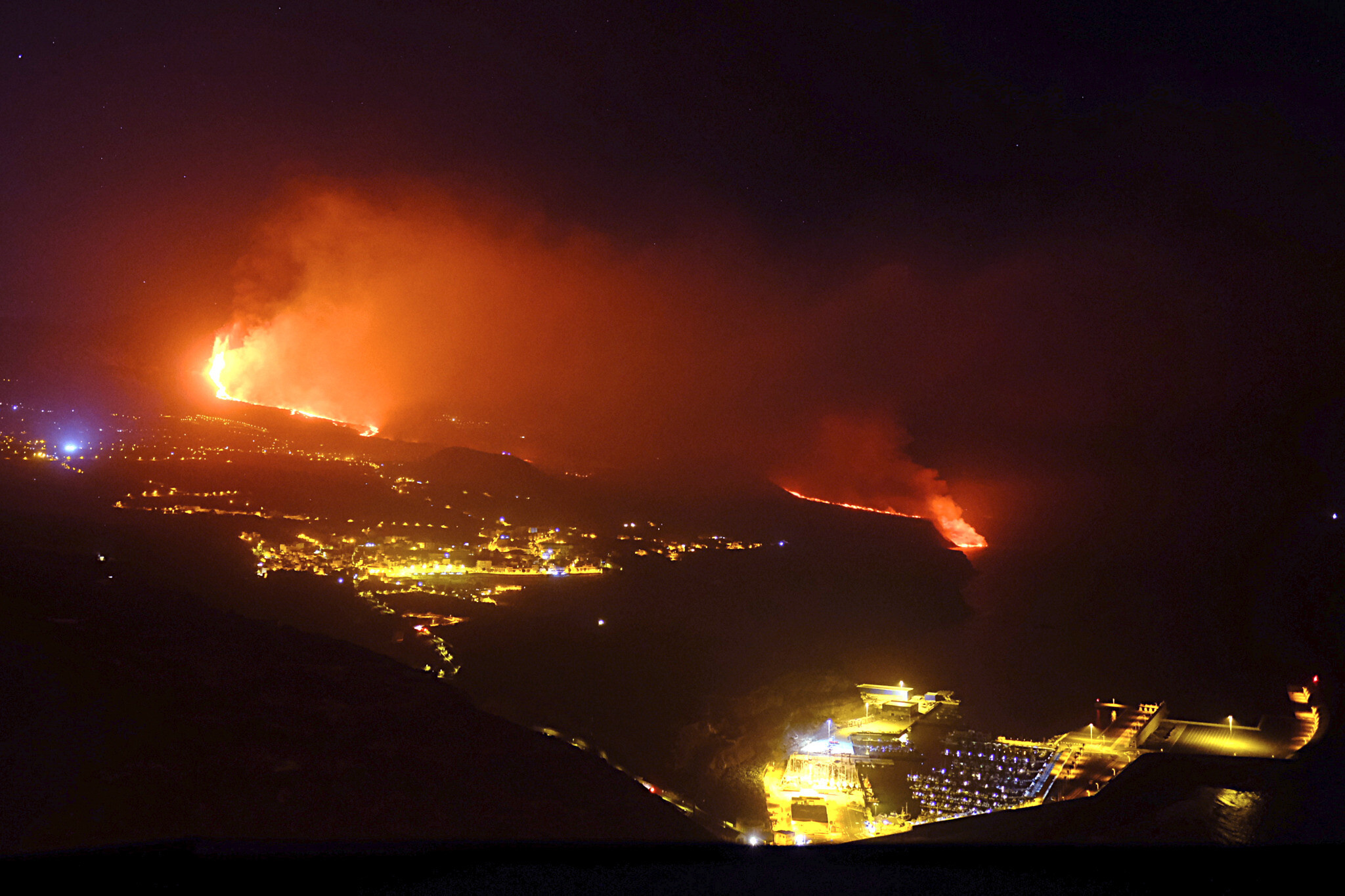 Volcanic eruption, Spanish island, Atlantic impact, The Times of Israel, 2050x1370 HD Desktop