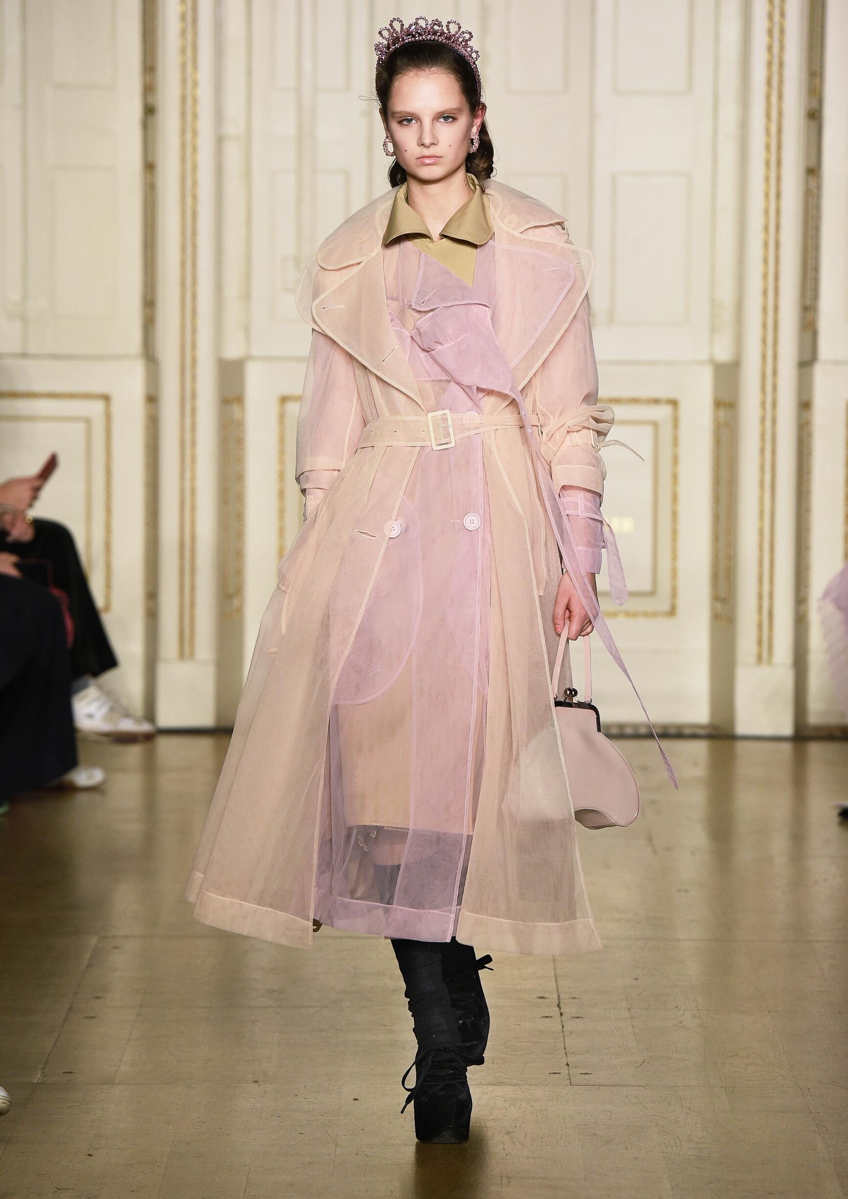 Simone Rocha, Fall/Winter 2019-20, Avant-garde fashion, The Skinny Beep, 1740x2450 HD Phone