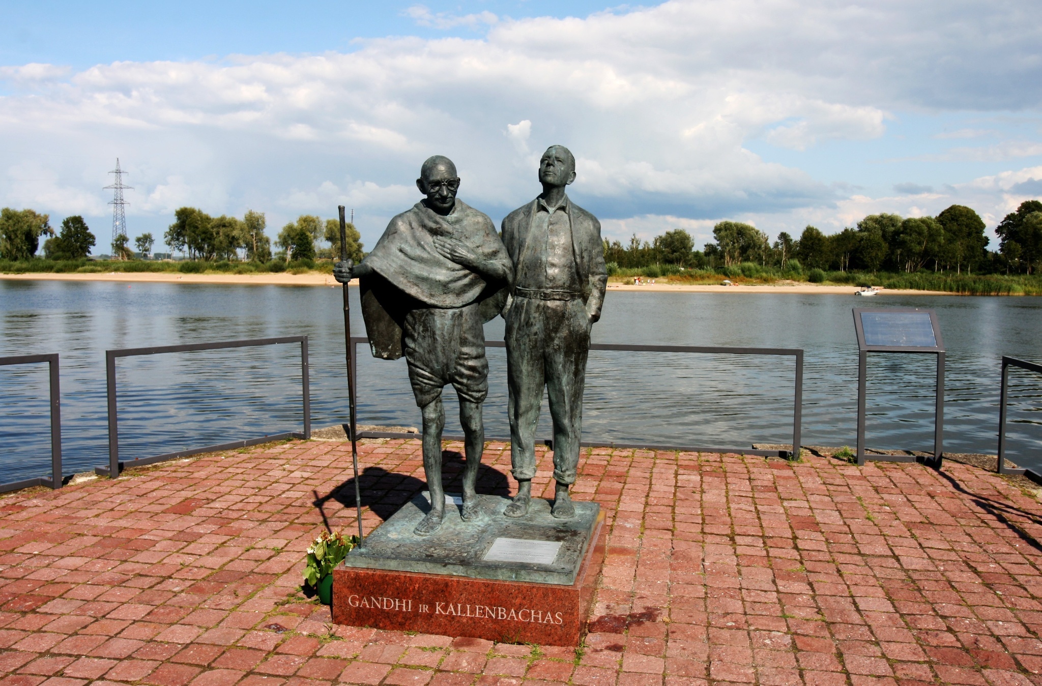 Mahatma Gandhi and Herman Kalenbach monument, Mahatma Gandhi Wallpaper, 2050x1350 HD Desktop