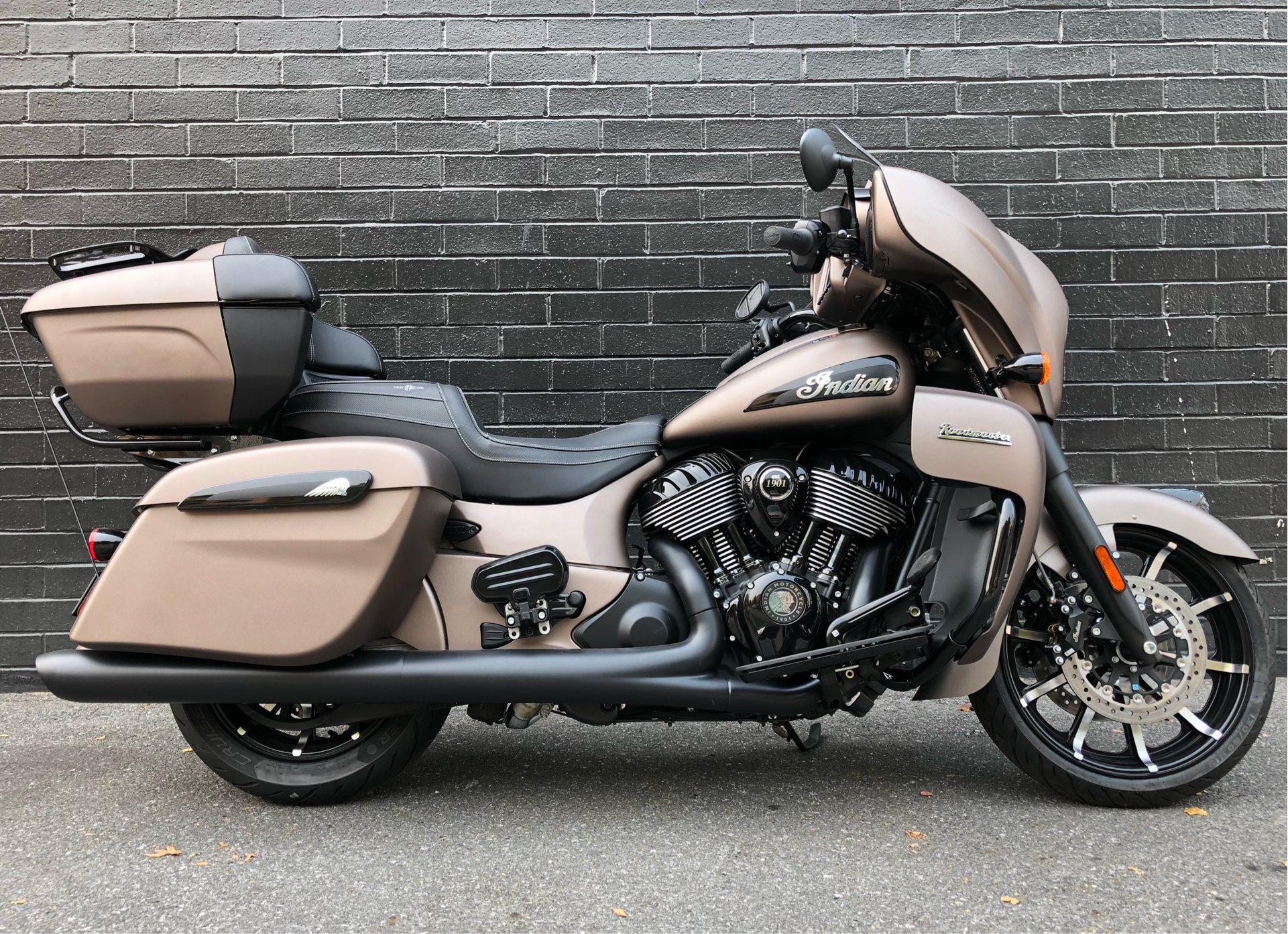 2021 Model, Indian Roadmaster Dark Horse Wallpaper, 1930x1400 HD Desktop