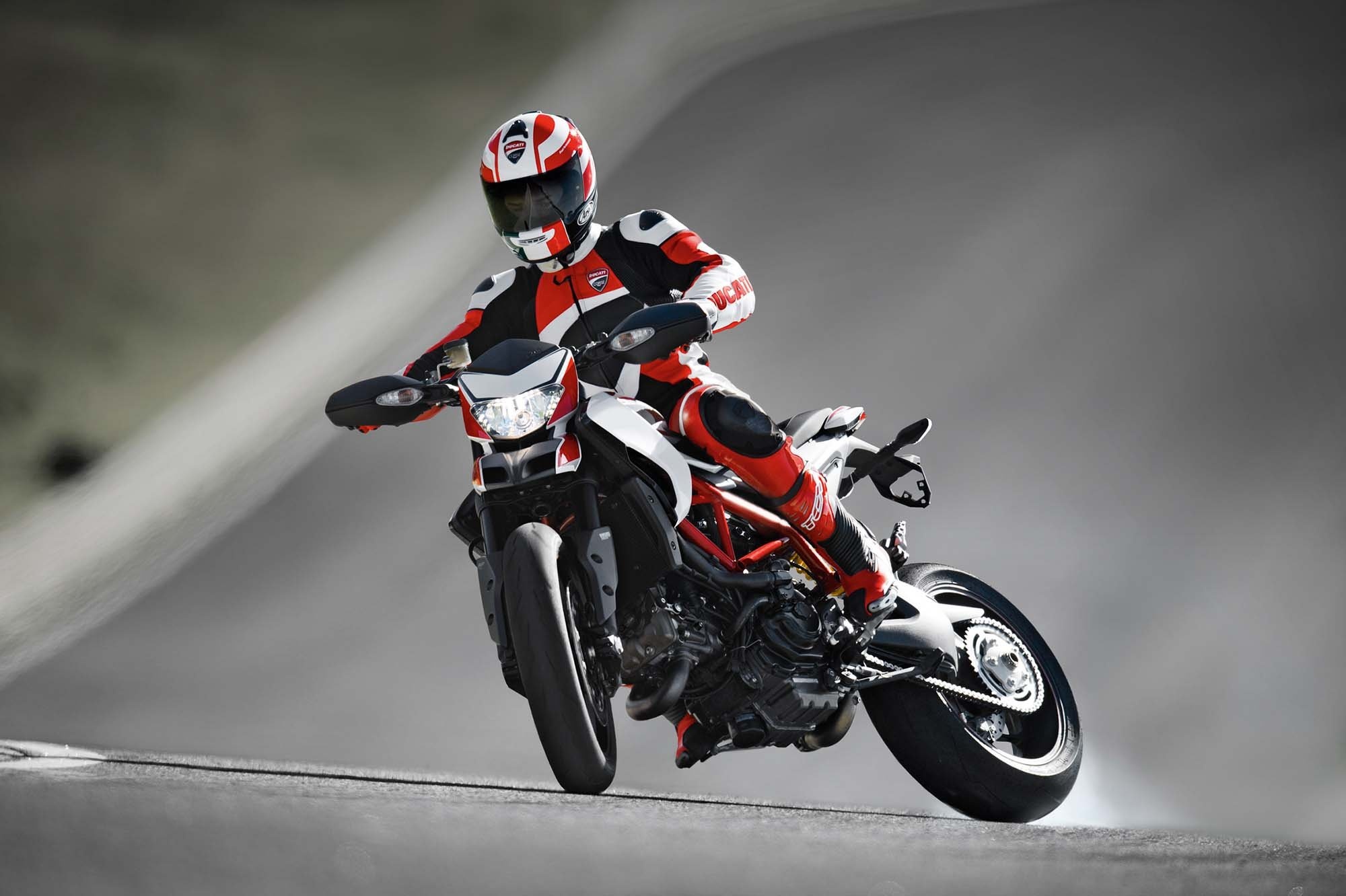 Skidding, Ducati Hypermotard 950 Wallpaper, 2000x1340 HD Desktop