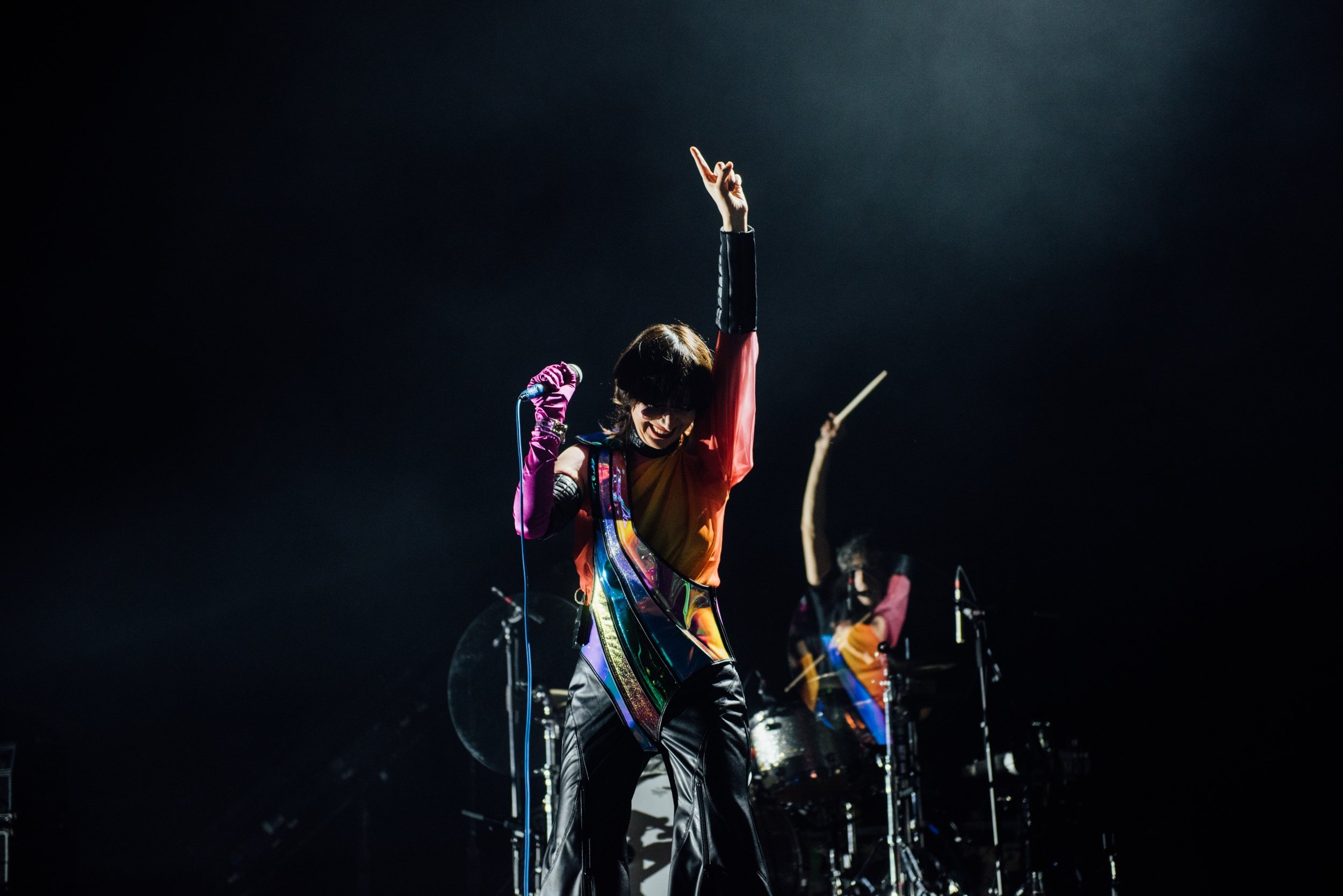 Yeah Yeah Yeahs, Spectacular performance, London, 2500x1670 HD Desktop