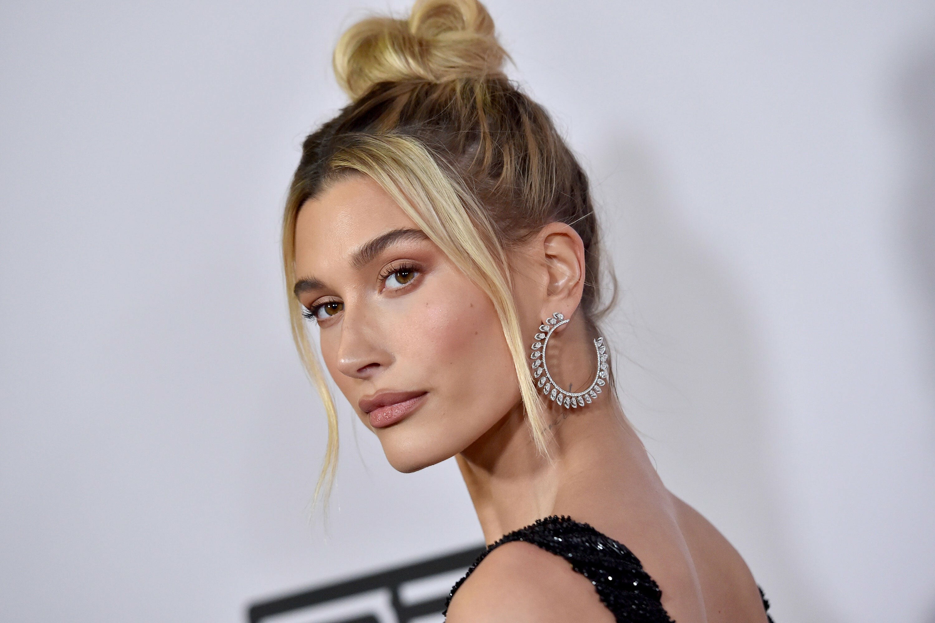 Hailey Bieber, Beauty tips, Radiant skin, Natural glow, 3000x2000 HD Desktop