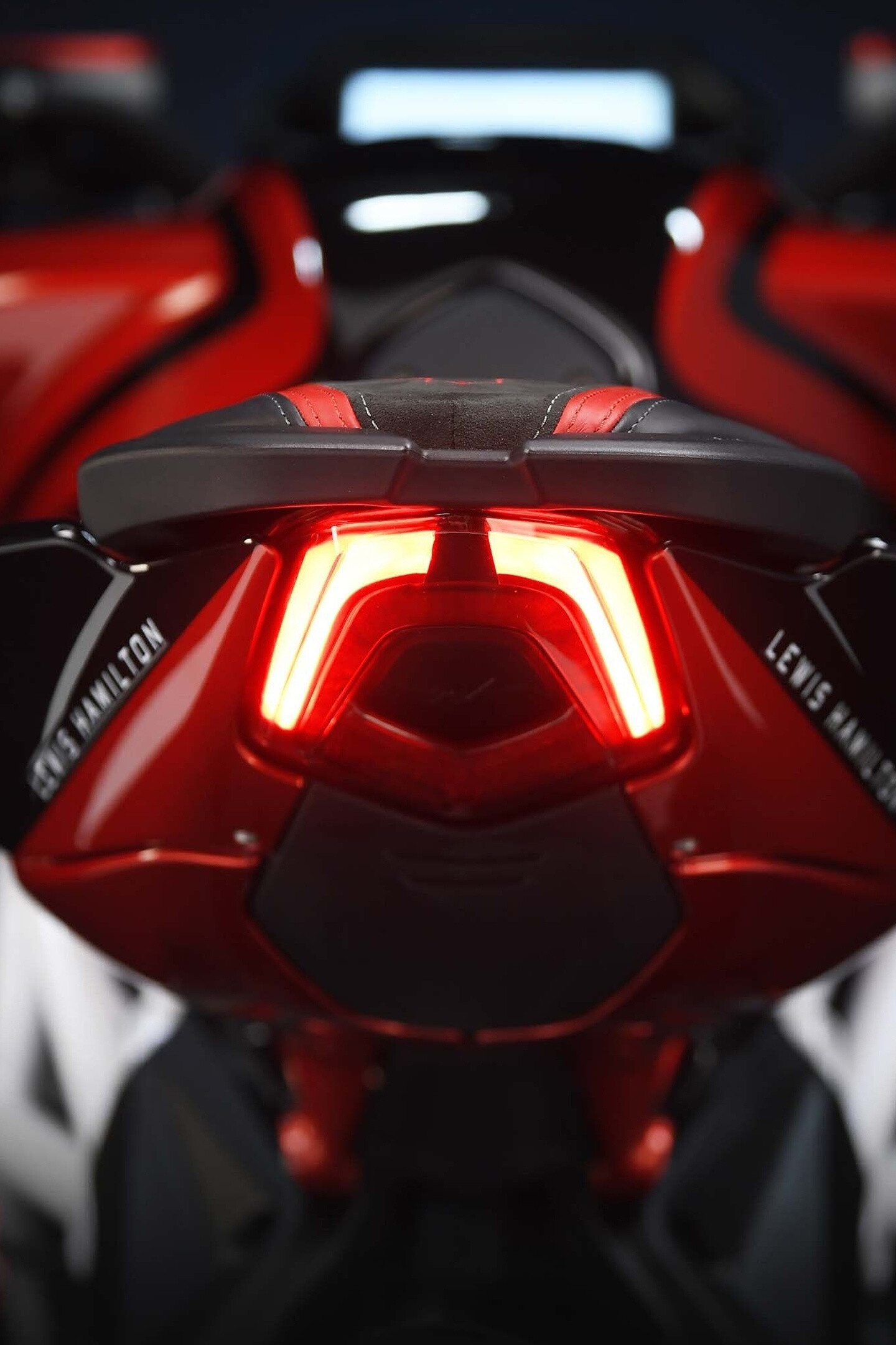 MV Agusta Brutale 800 RR, LH44 tail lights, 1440x2160 HD Phone