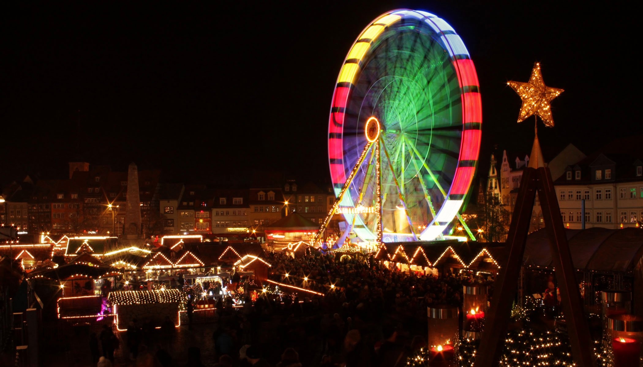 Ferris wheel, Nighttime ambiance, Amusement ride, Festive atmosphere, 2100x1200 HD Desktop