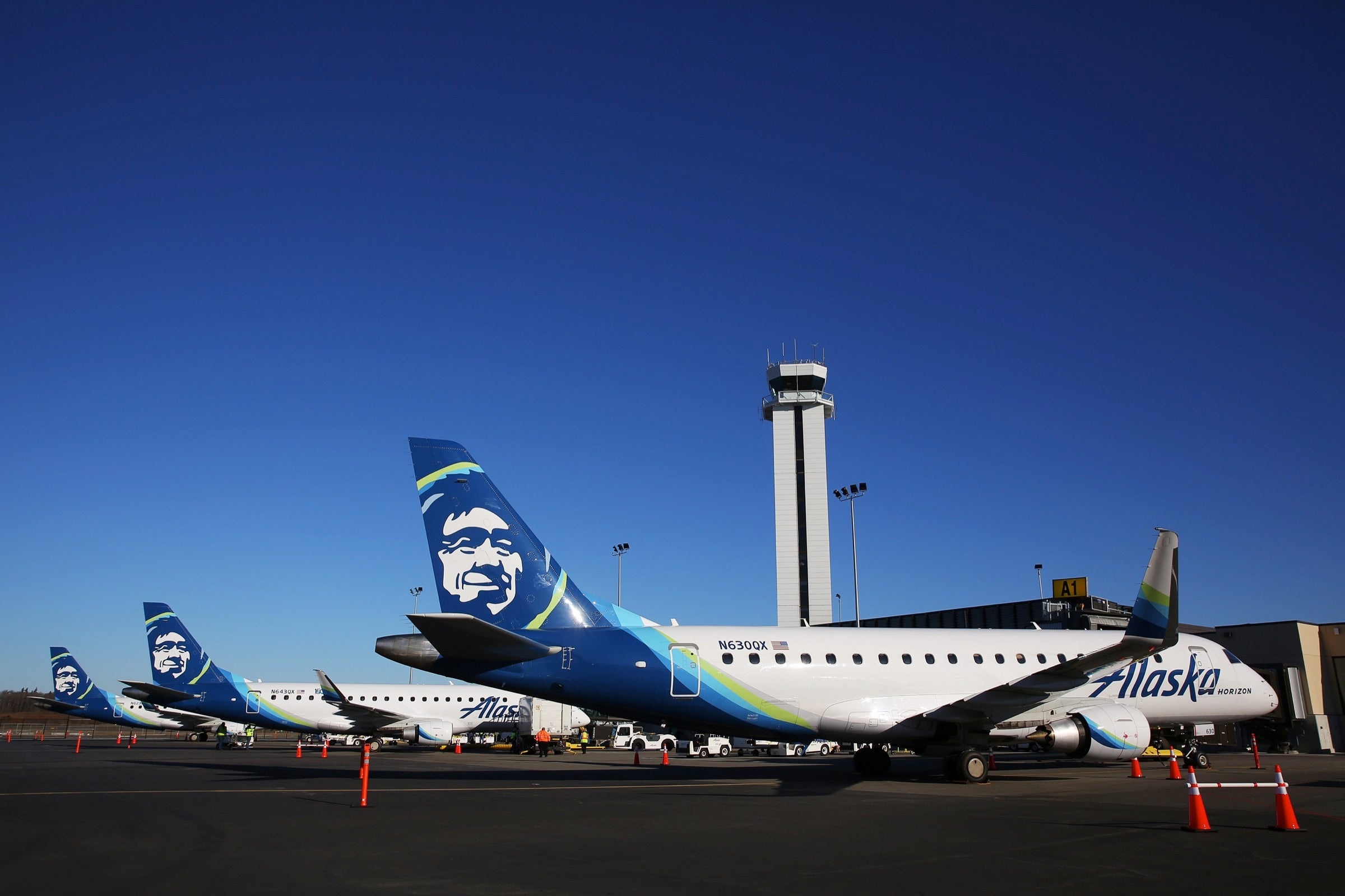 Alaska Airlines, Subscription-based flight passes, Flexible travel options, Membership benefits, 2400x1600 HD Desktop