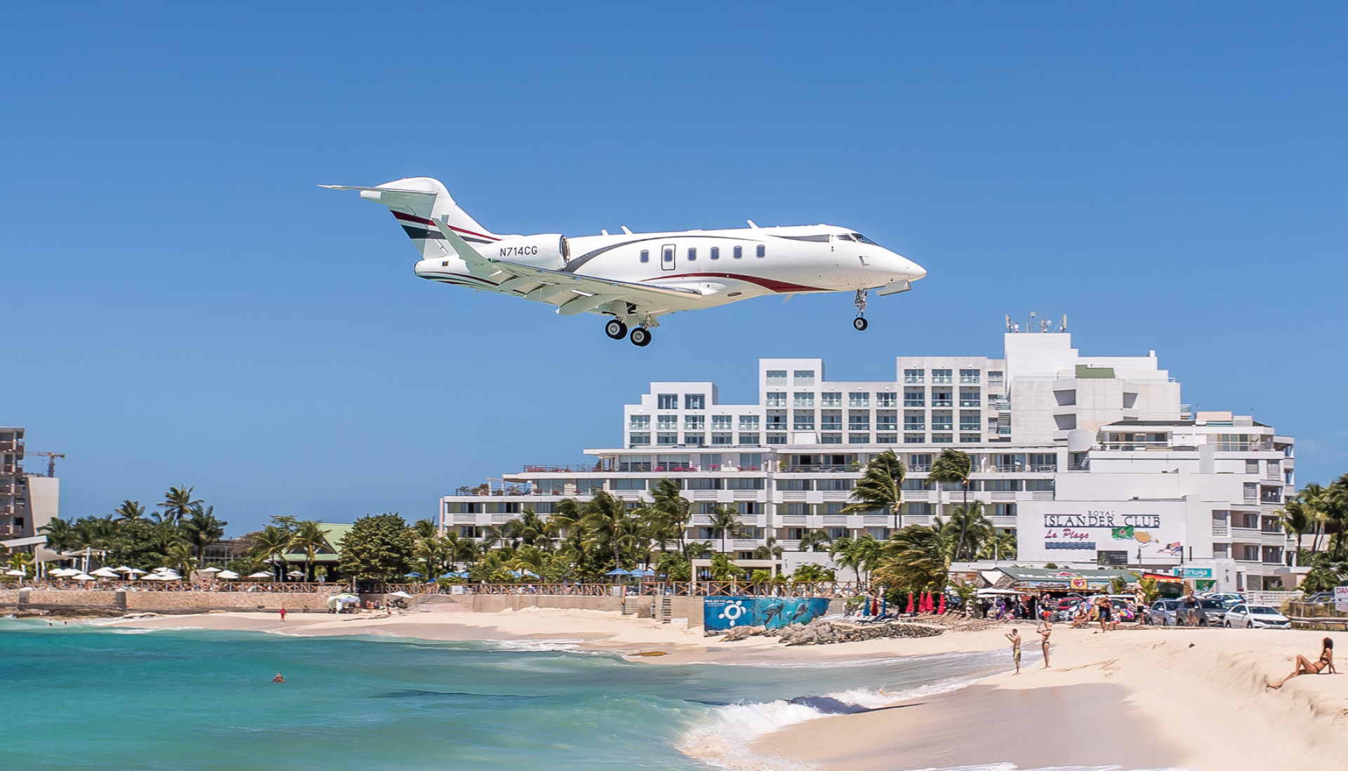 Bombardier Challenger 300, Private jet photography, Exquisite design, Ultimate luxury, 1920x1100 HD Desktop