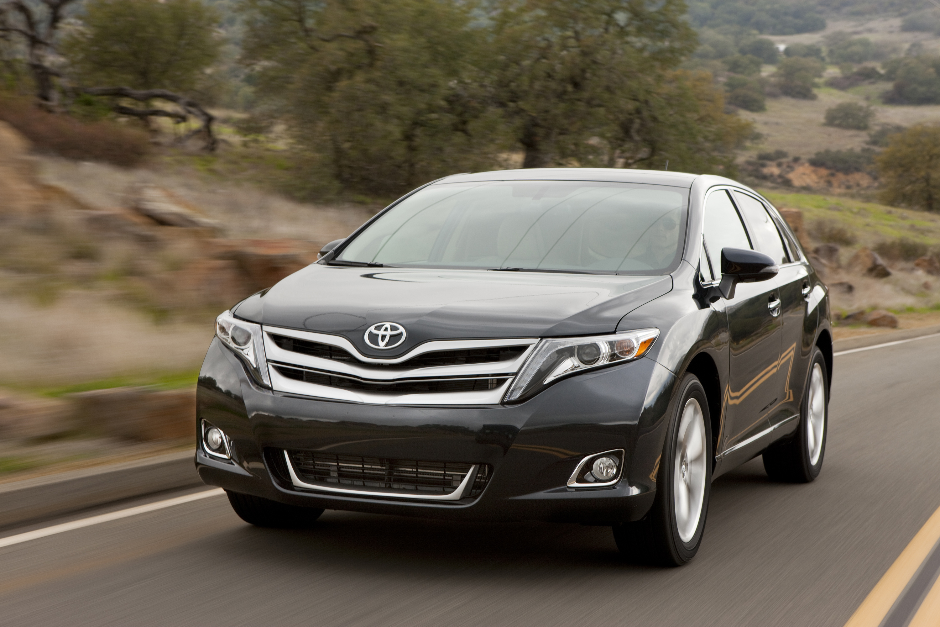 Toyota Venza, Sedan crossover, Luxury vehicle, Compact and stylish, 3000x2000 HD Desktop