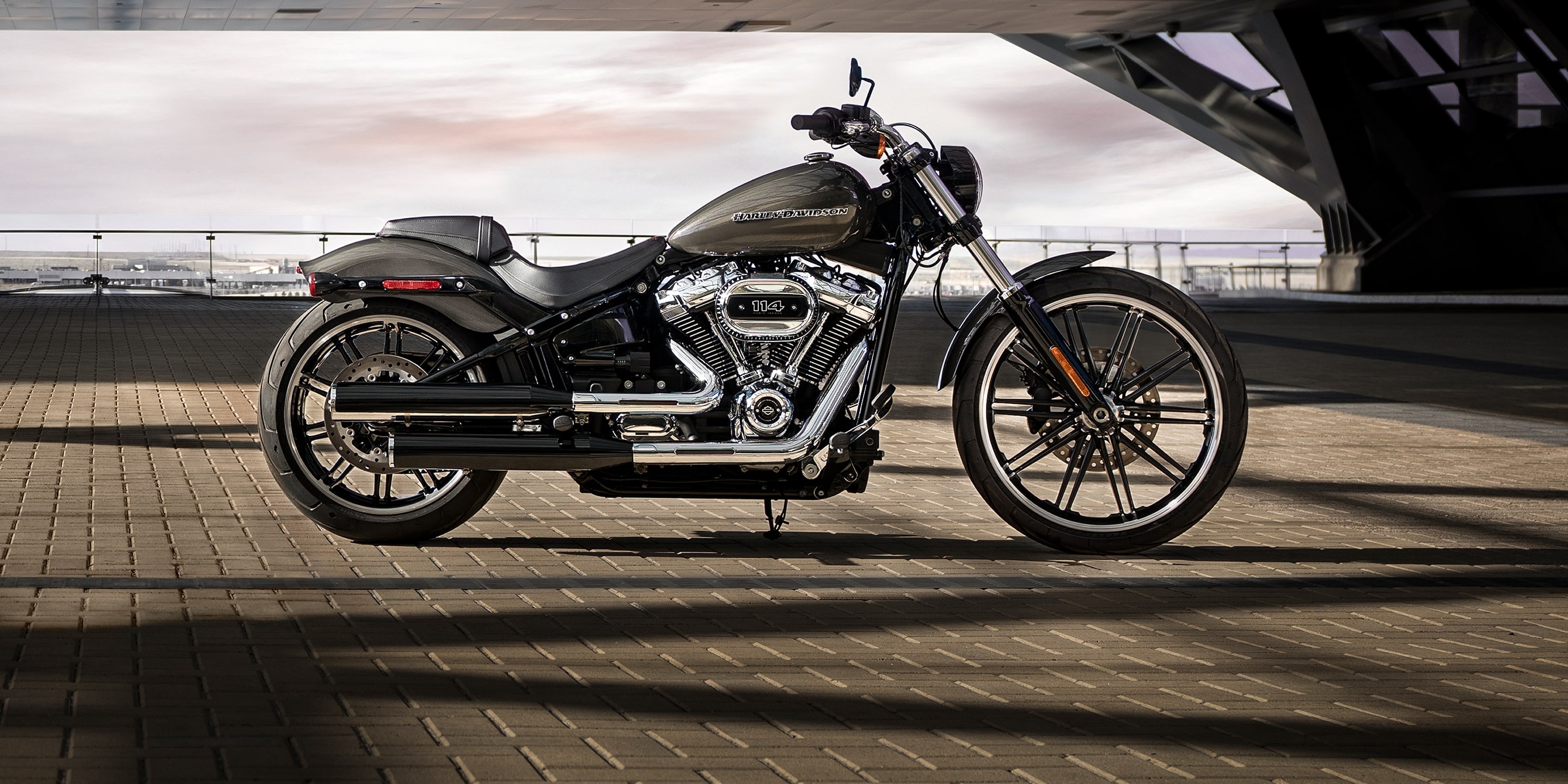 2019 Model, Harley-Davidson Breakout 114 Wallpaper, 2880x1440 Dual Screen Desktop