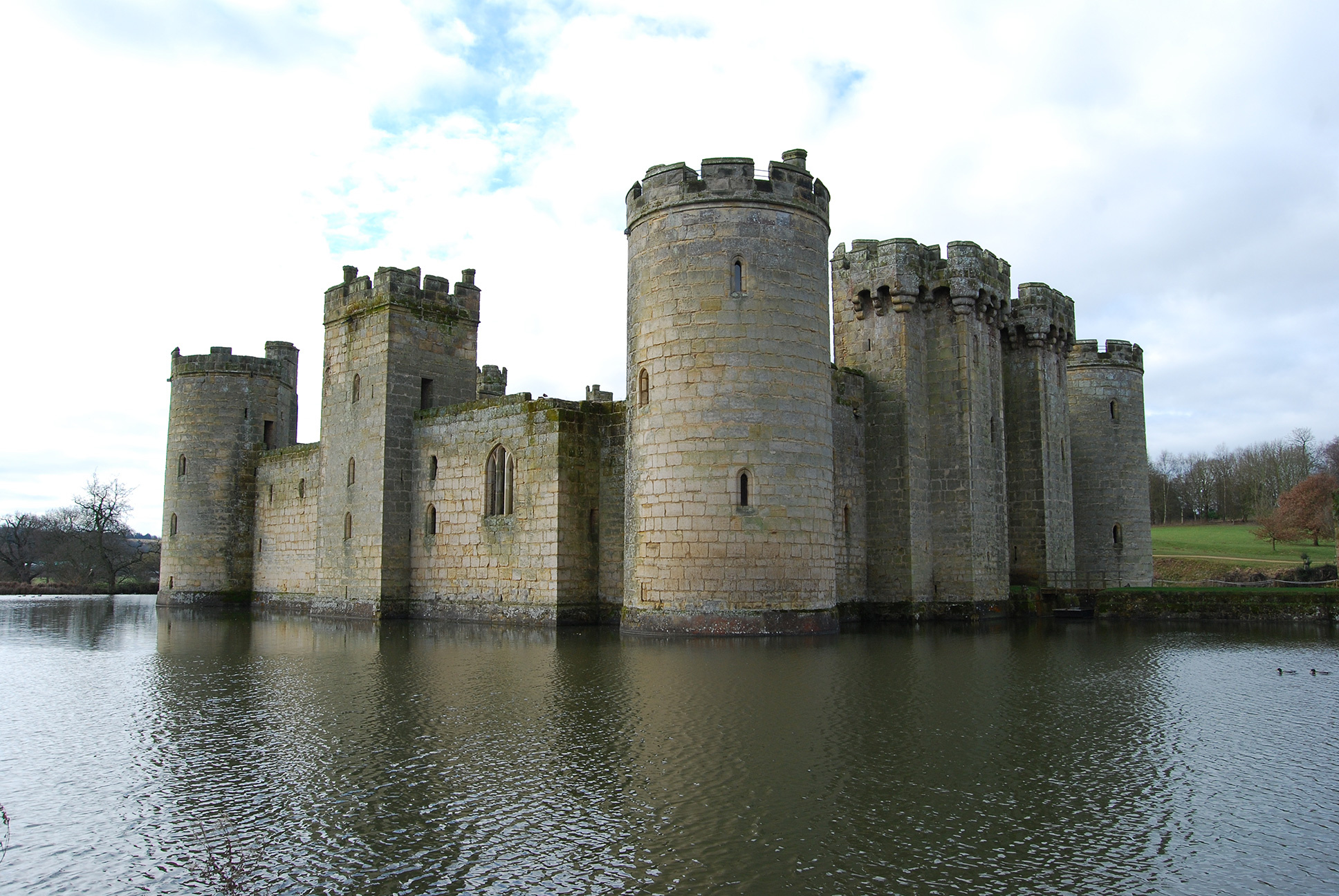 Bodiam Castle, Travels, Ghostly tales, Medieval fortress, 1940x1300 HD Desktop