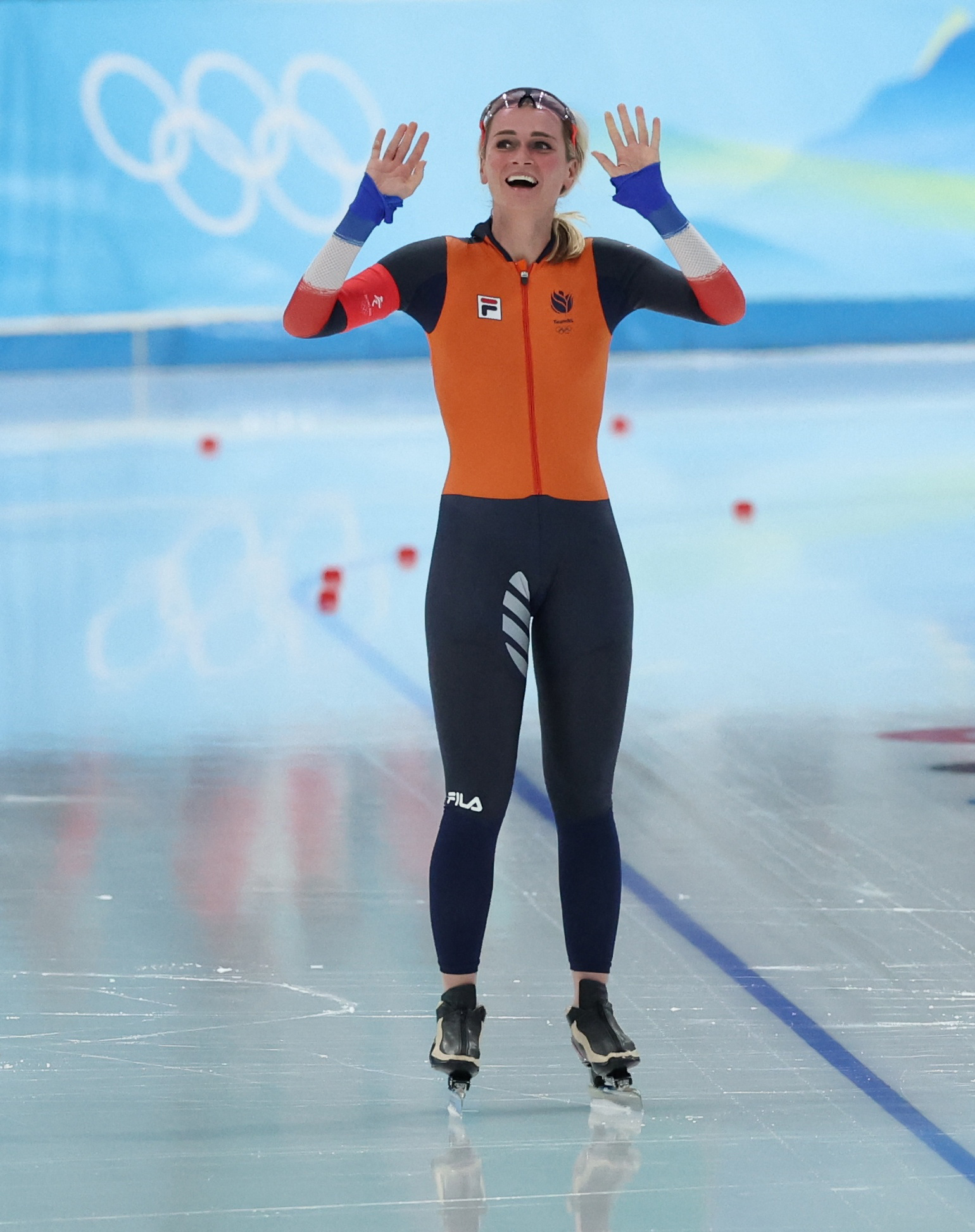 Speed Skating, Olympic record, Women's 3 000m, Gold medal, 1540x1950 HD Phone