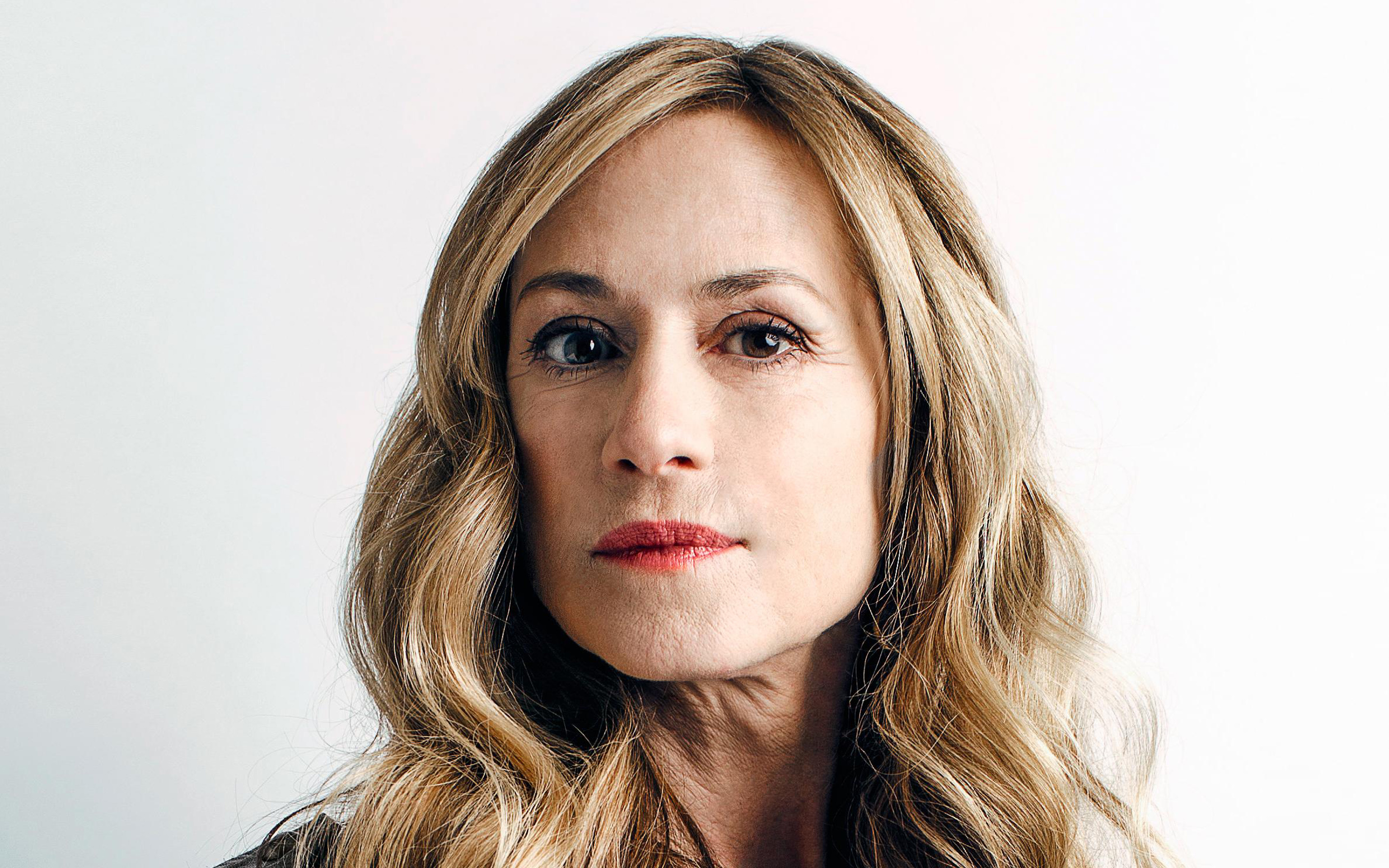 Holly Hunter, American actress, Portrait, Photoshoot, 2880x1800 HD Desktop