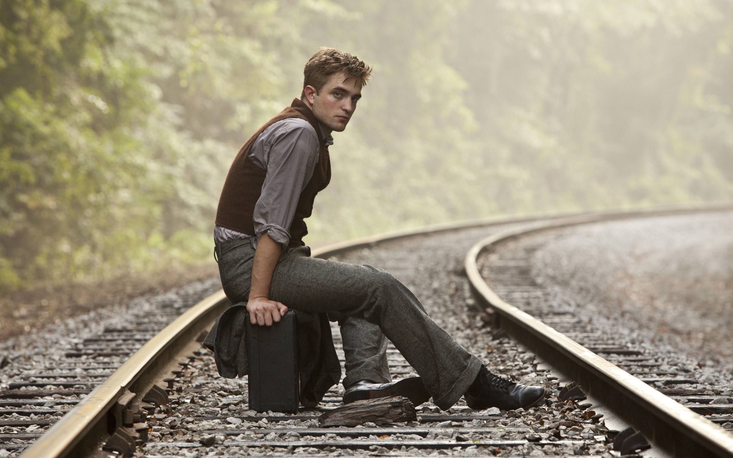 Water for Elephants, Charming leading man, Robert Pattinson, Celebrity wallpaper, 2560x1600 HD Desktop