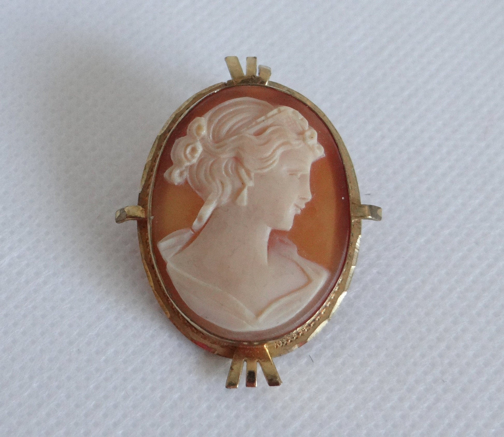 Hera, Cameo Brooch Wallpaper, 1950x1690 HD Desktop