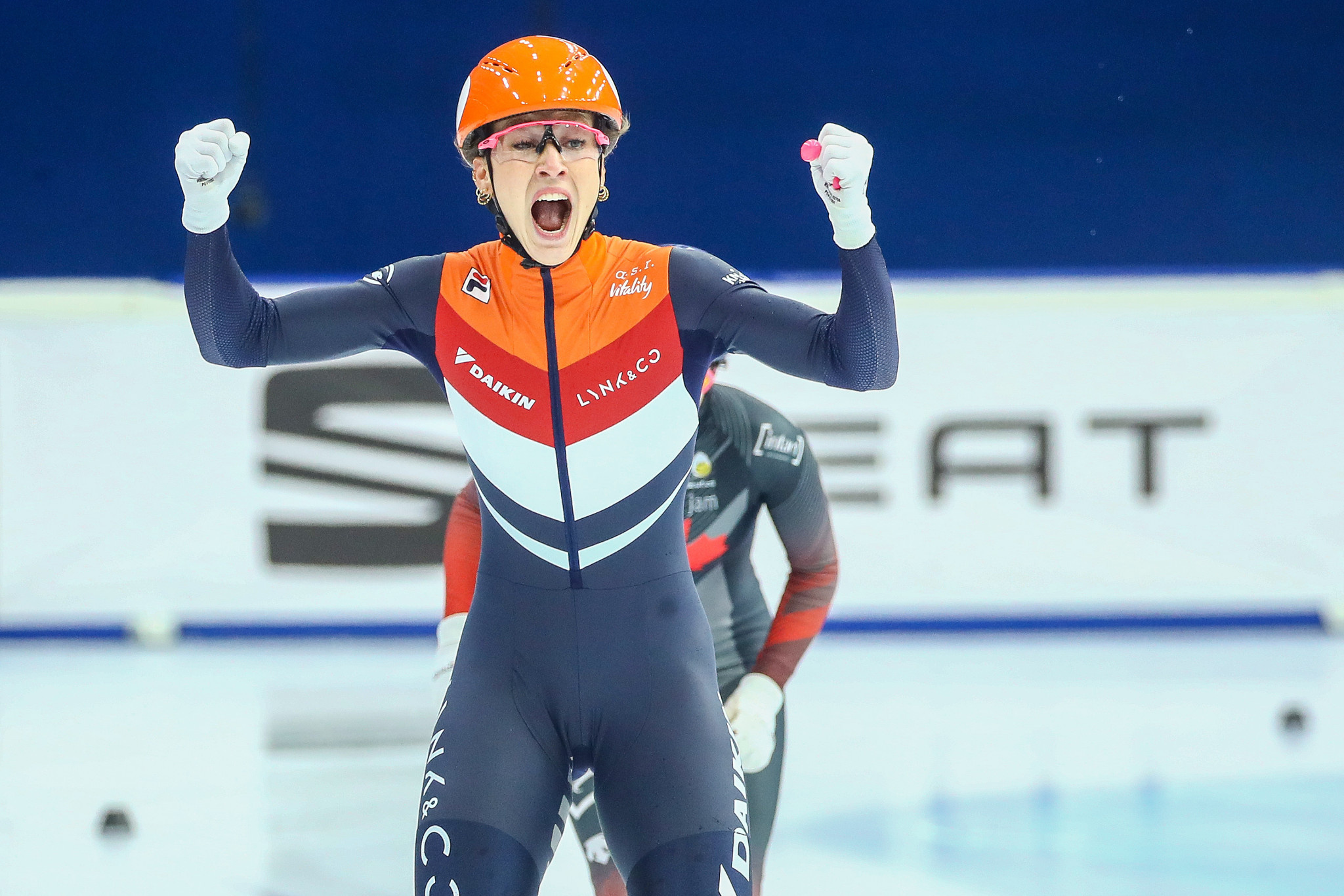 Suzanne Schulting, Clean sweep, Short track world cup, Debrecen, 2050x1370 HD Desktop