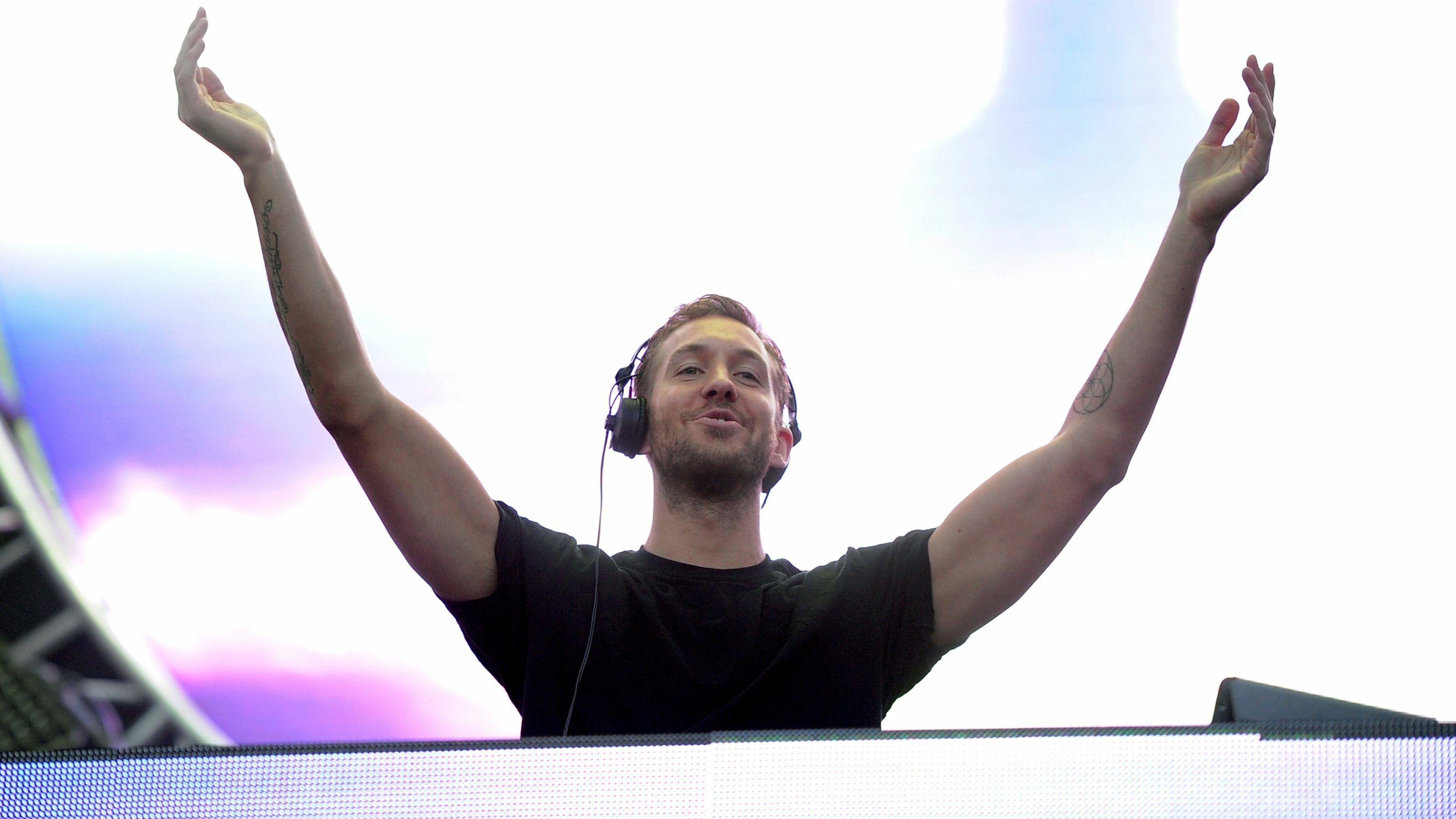 Calvin Harris, Music producer, Dancefloor anthem, Collaborations, 3200x1800 HD Desktop