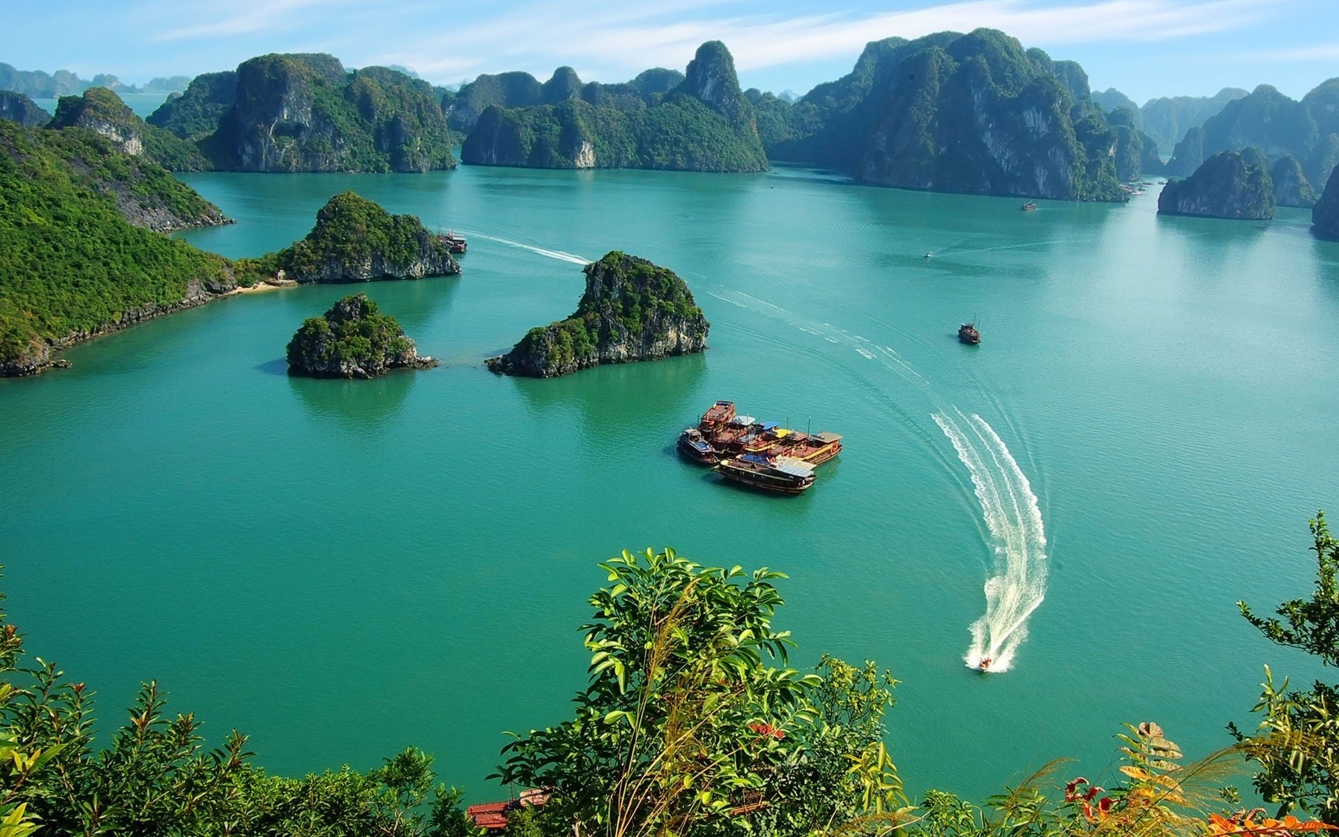 Ha Long Bay, Captivating wallpapers, Mesmerizing sights, Picturesque destination, 1920x1200 HD Desktop