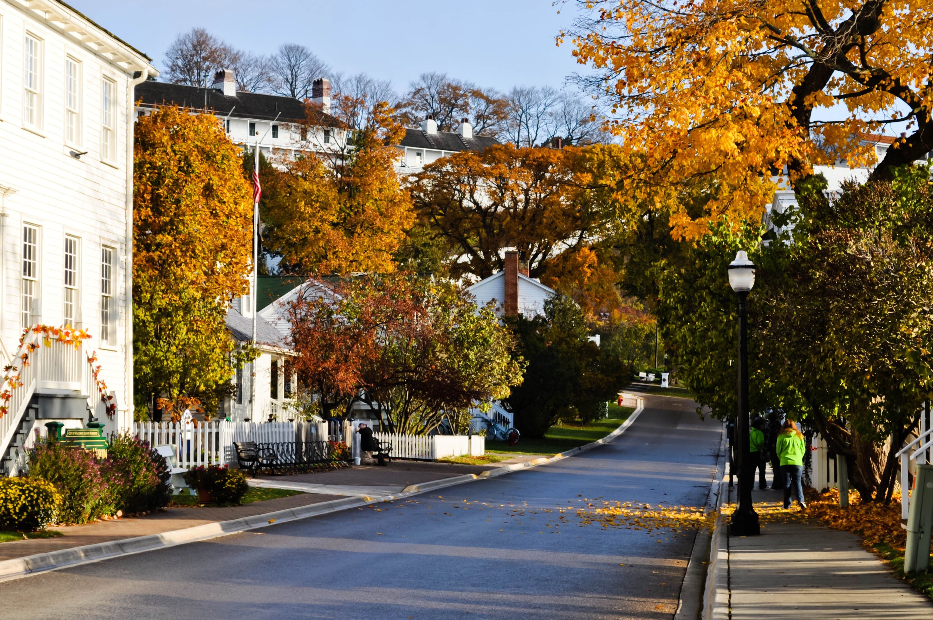 Mackinac Island fall, Island beauty, Michigan charm, Island life, 3220x2140 HD Desktop