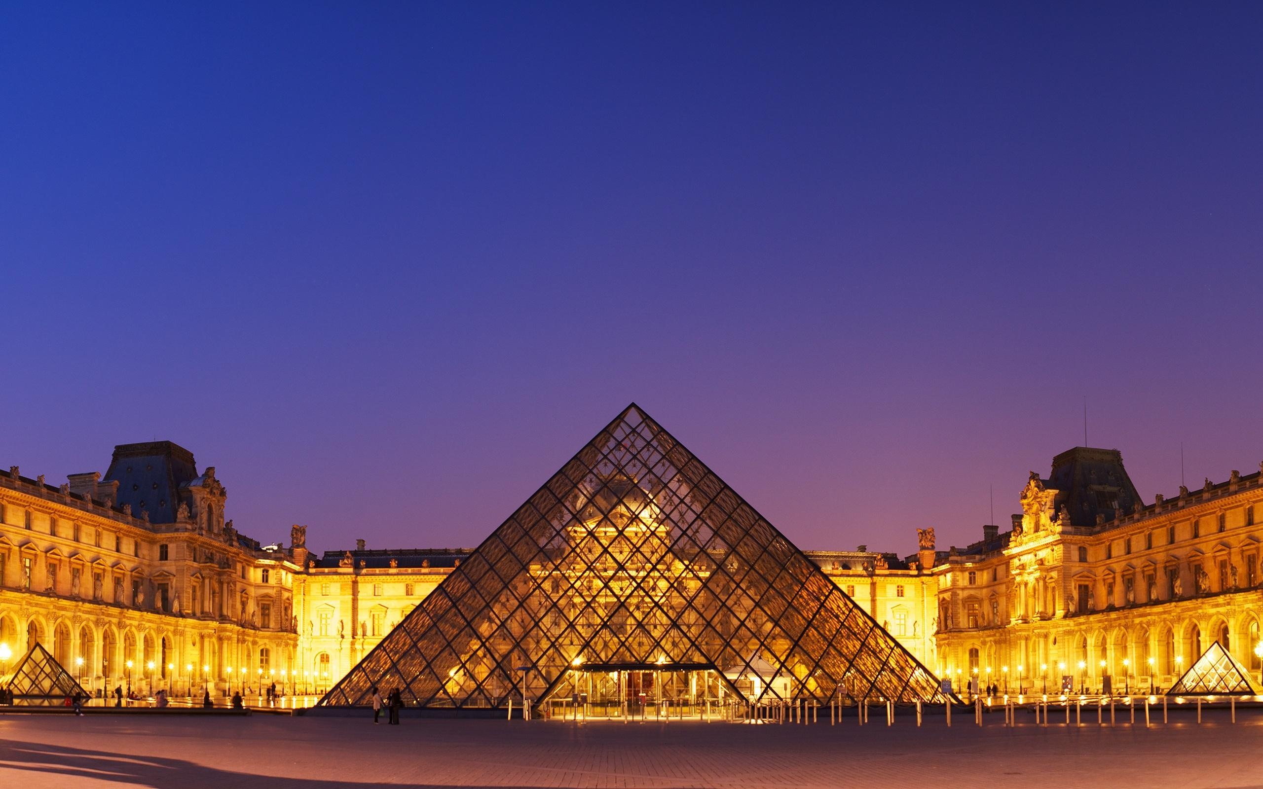 Pixel-perfect wallpaper, Striking Louvre image, Art appreciation, Breathtaking display, 2560x1600 HD Desktop