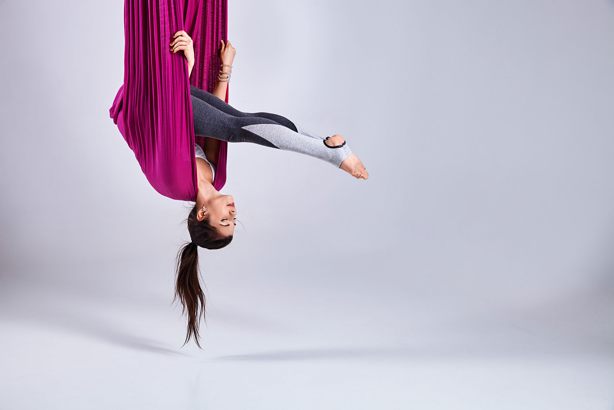 Aerial Silks, Impressum, Hilde Armbruster, Yoga instructor, 2000x1340 HD Desktop