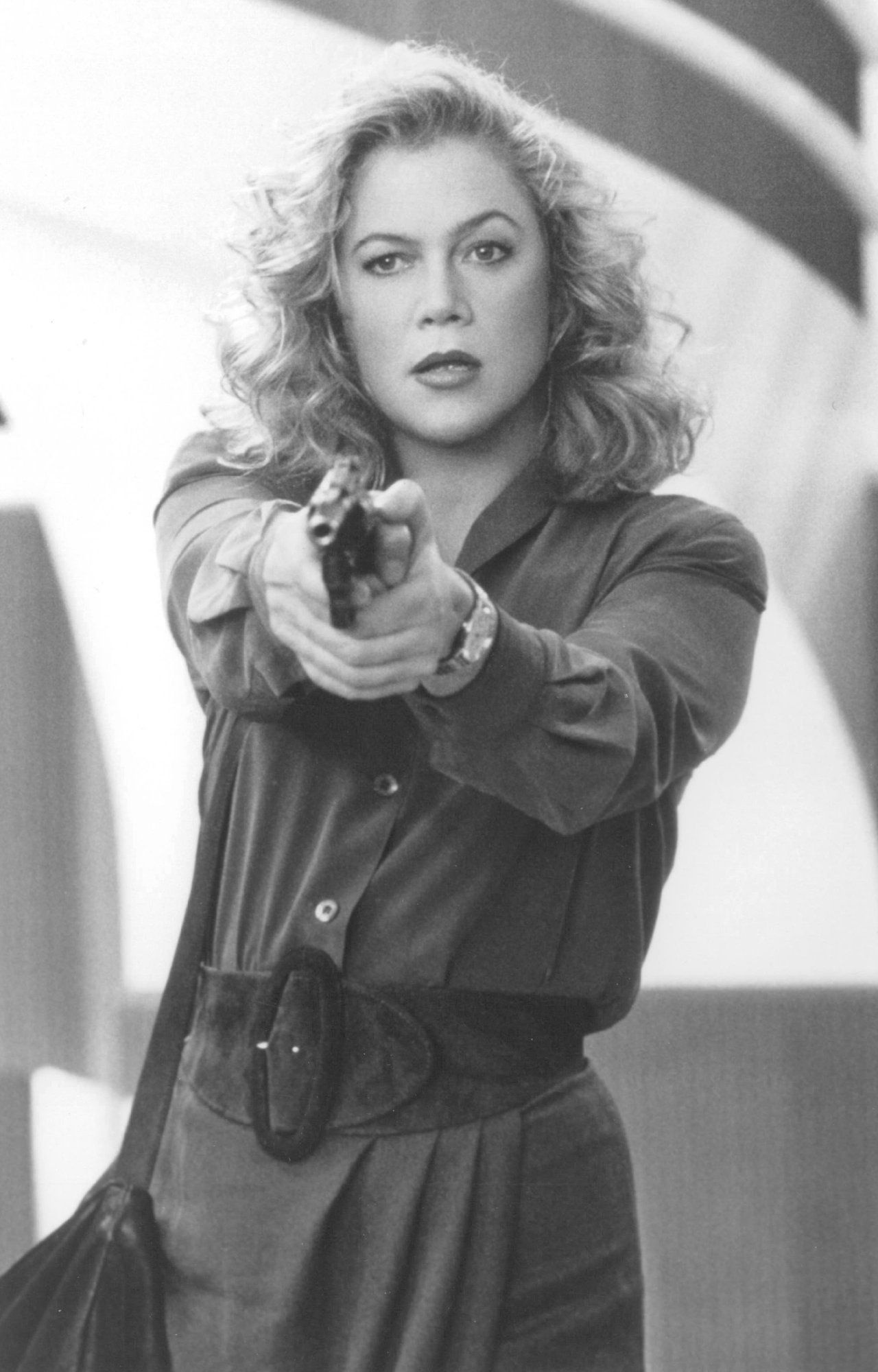 Kathleen Turner, Versatile actress, Captivating performances, Leading lady, 1280x2000 HD Phone