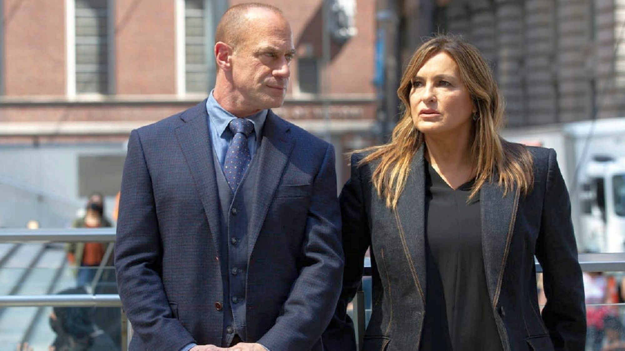 Christopher Meloni, Movies, Law & Order, Mariska Hargitay, 2000x1130 HD Desktop