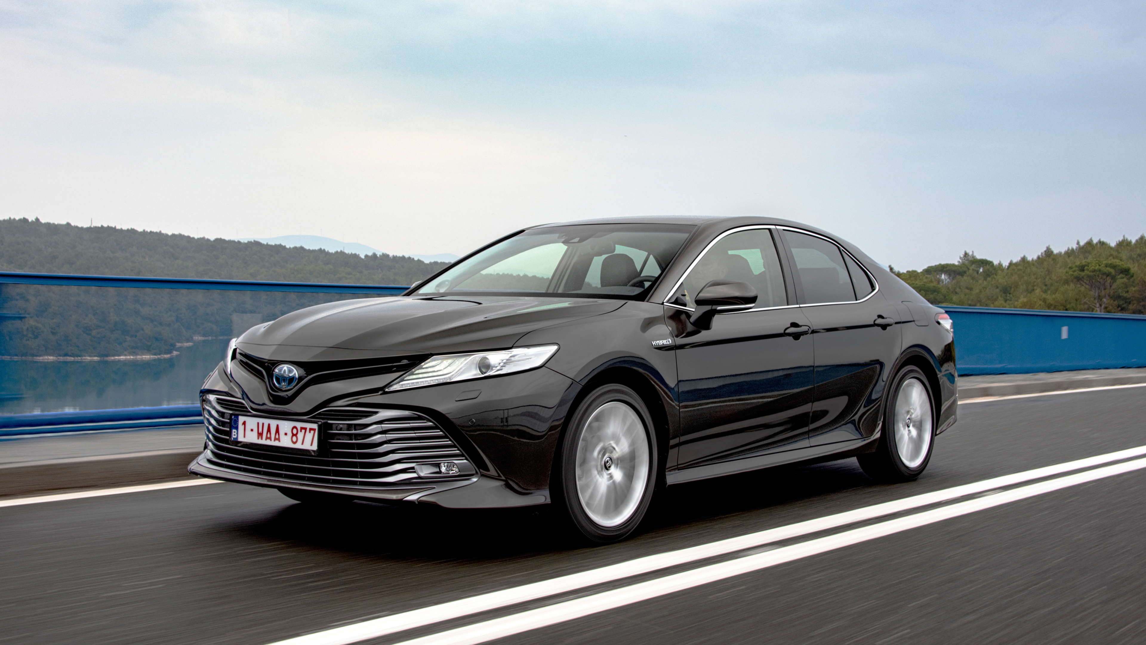 Toyota Camry, Hybrid efficiency, Dynamic styling, Advanced safety features, 3840x2160 4K Desktop