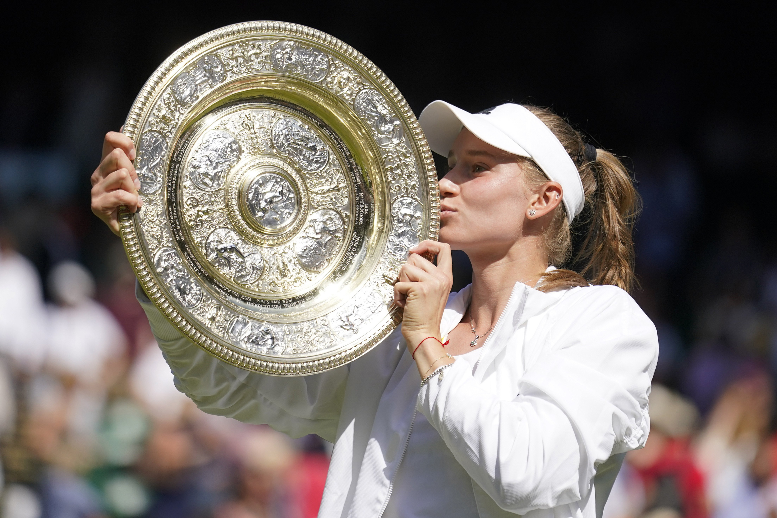 Wimbledon trophy, Elena Rybakina Wallpaper, 2500x1670 HD Desktop