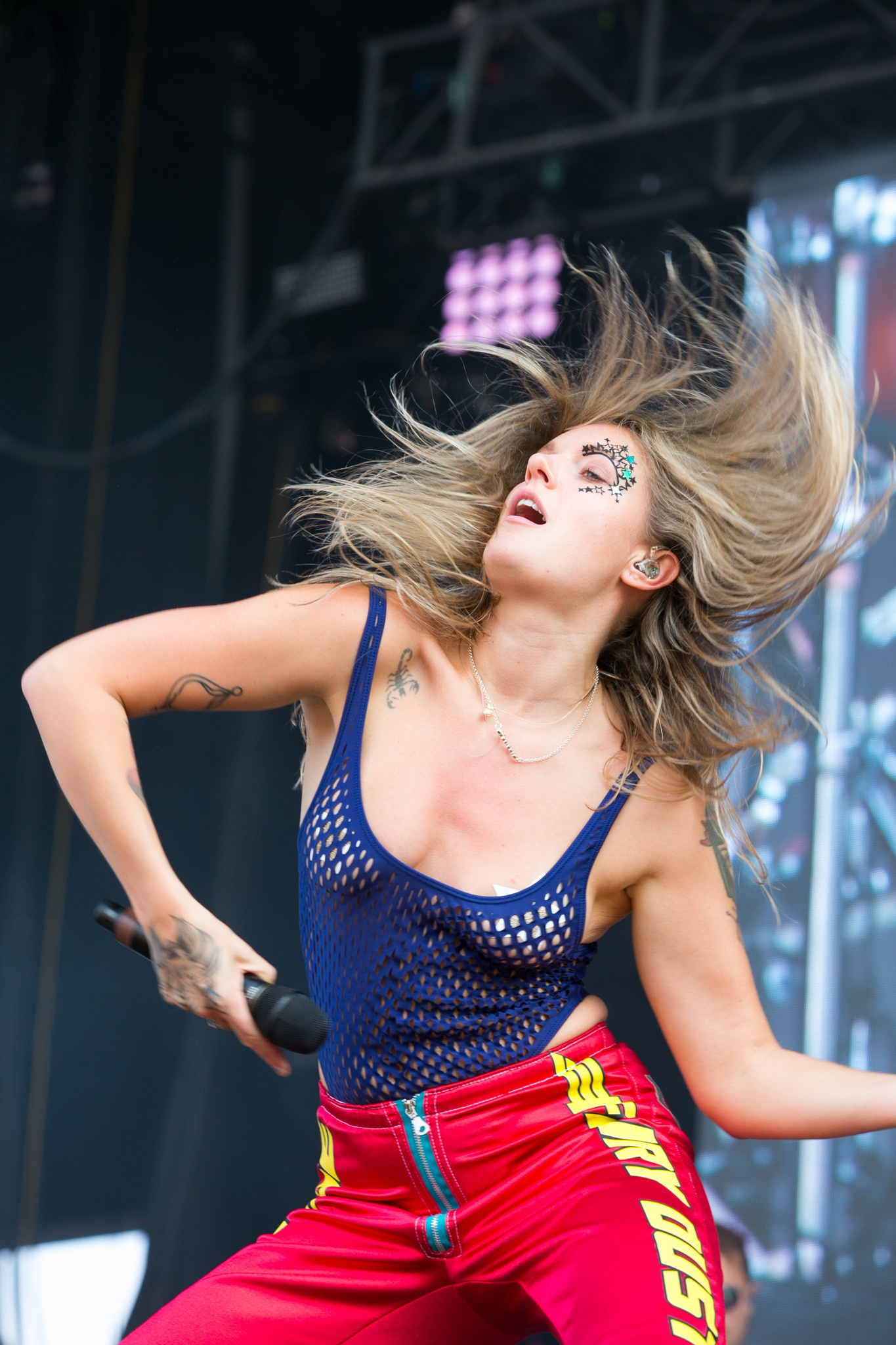 Tove Lo, Musician, Lollapalooza highlight, Chicago Tribune, 1370x2050 HD Phone