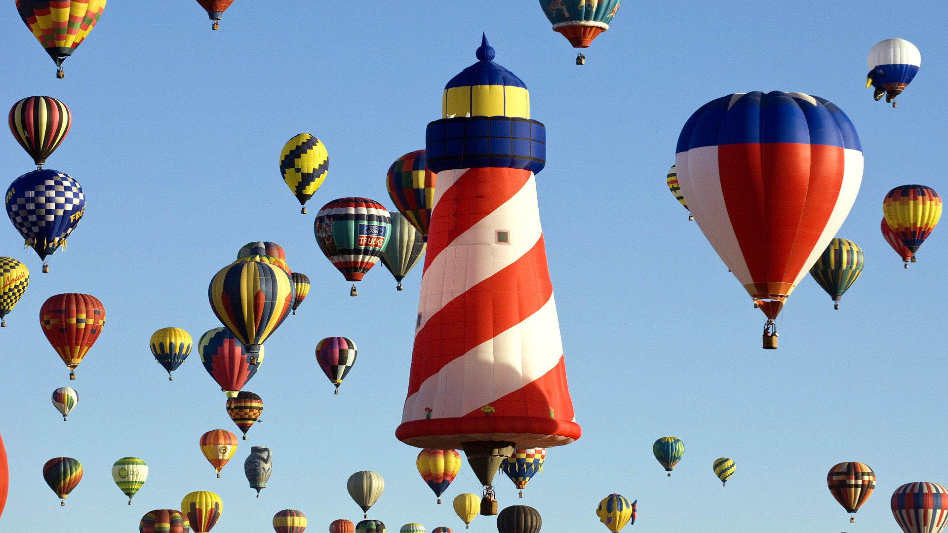 Hot Air Balloon, HD wallpaper, Striking aerial image, Atmospheric beauty, 1920x1080 Full HD Desktop