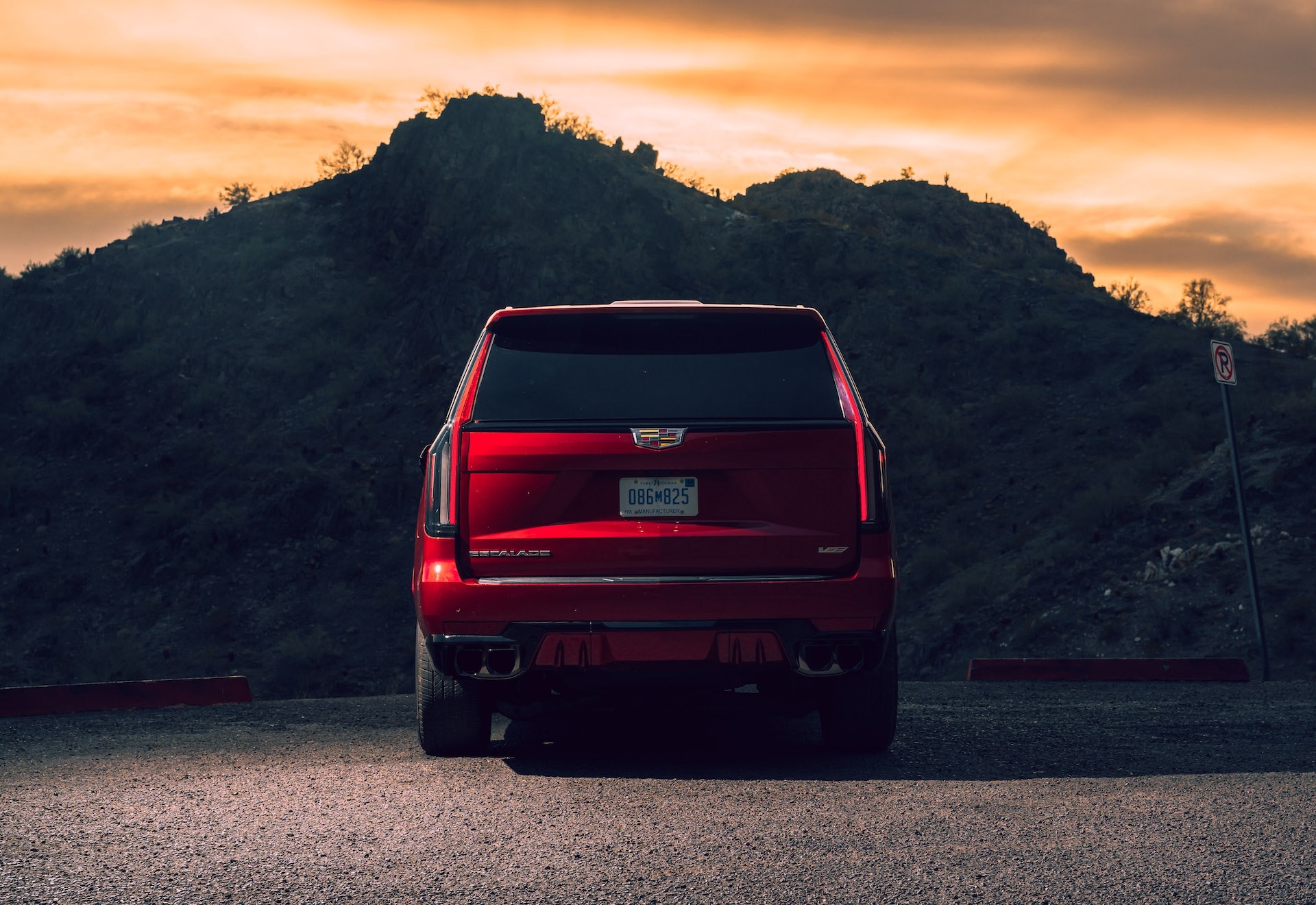 Escalade-V - Rear View, Cadillac Escalade Wallpaper, 1920x1320 HD Desktop