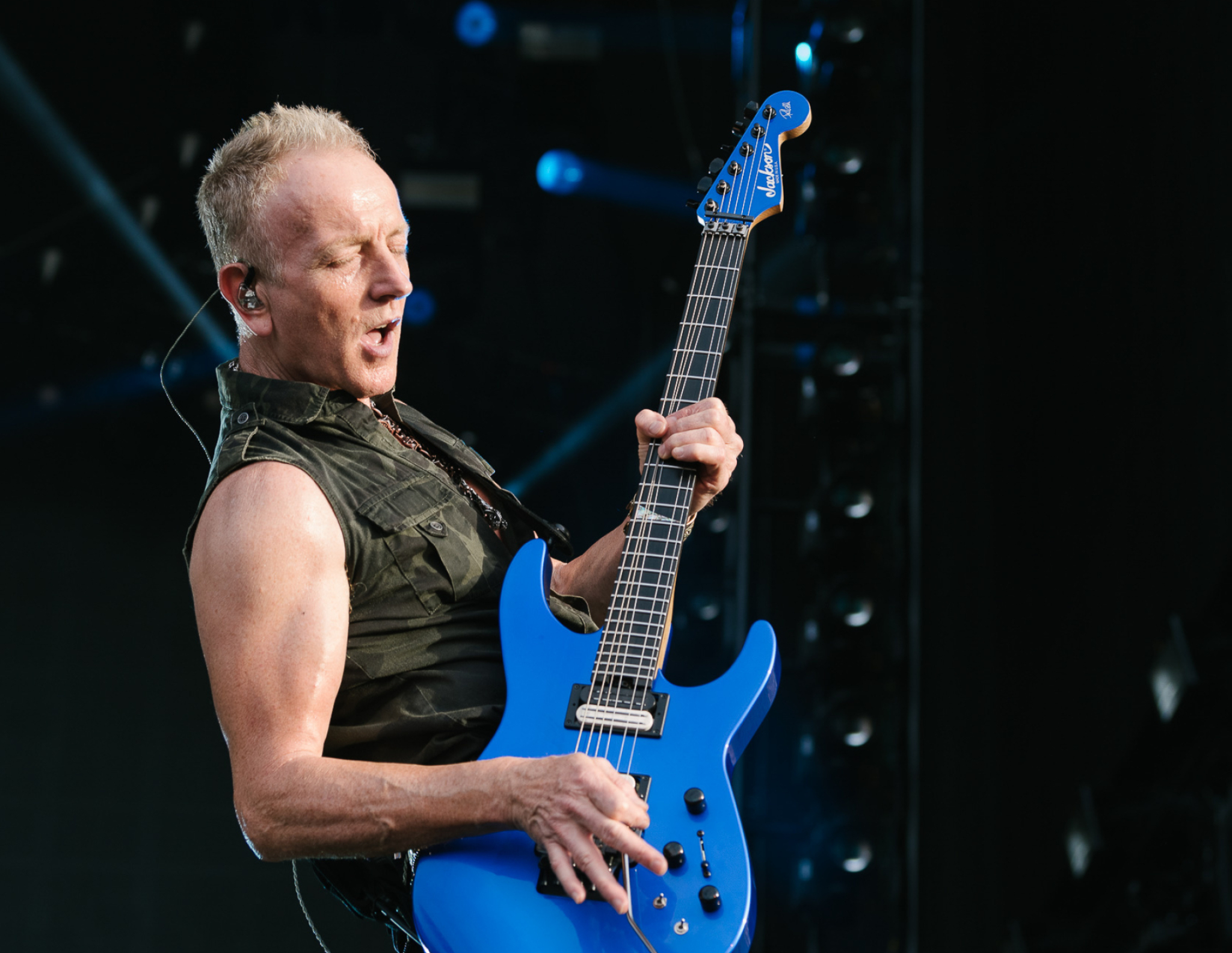 Phil Collen, Def Leppard guitarist, Memorable concert moment, 2050x1590 HD Desktop