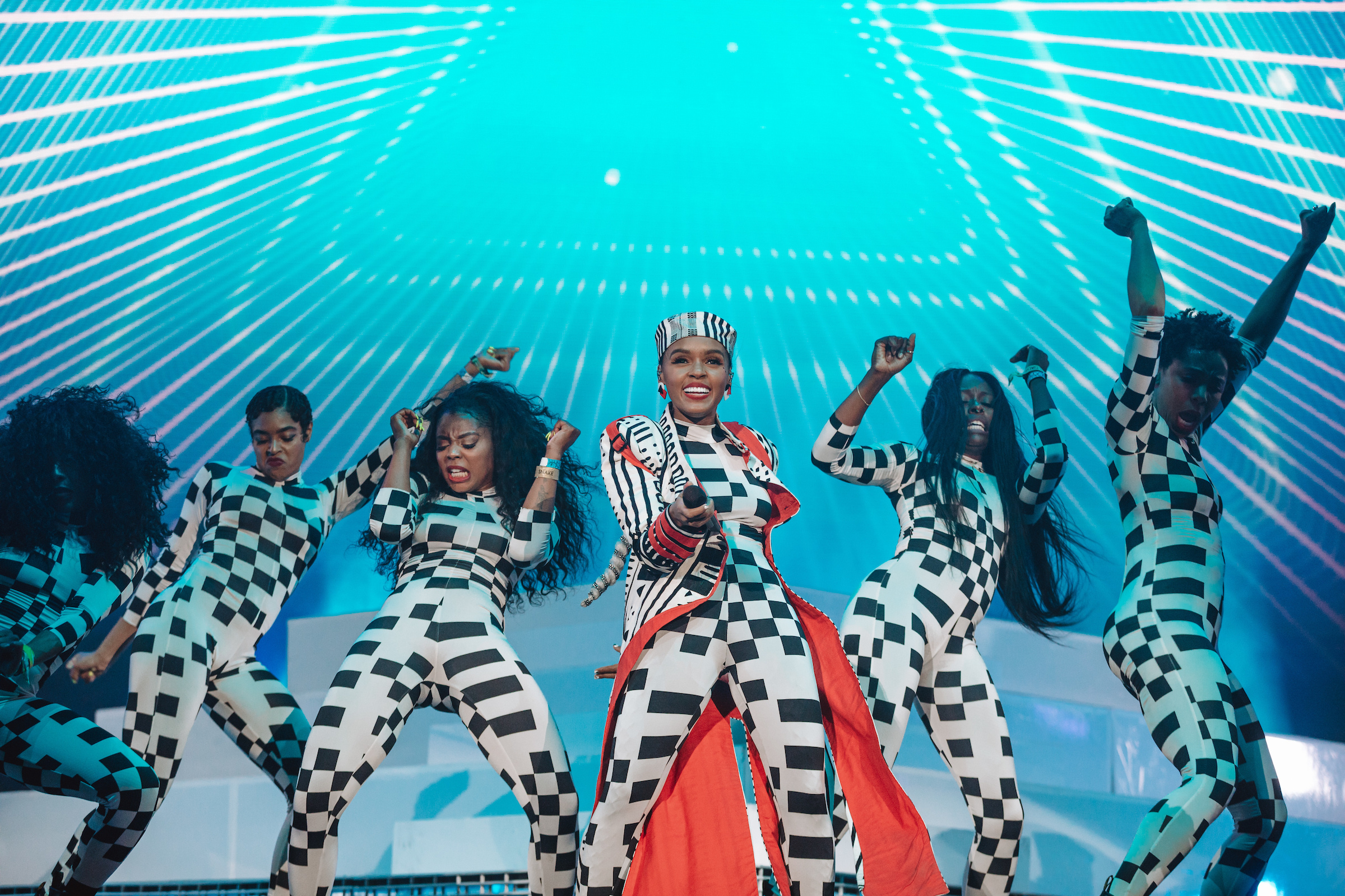 Janelle Monae headlines human orientation, 2400x1600 HD Desktop