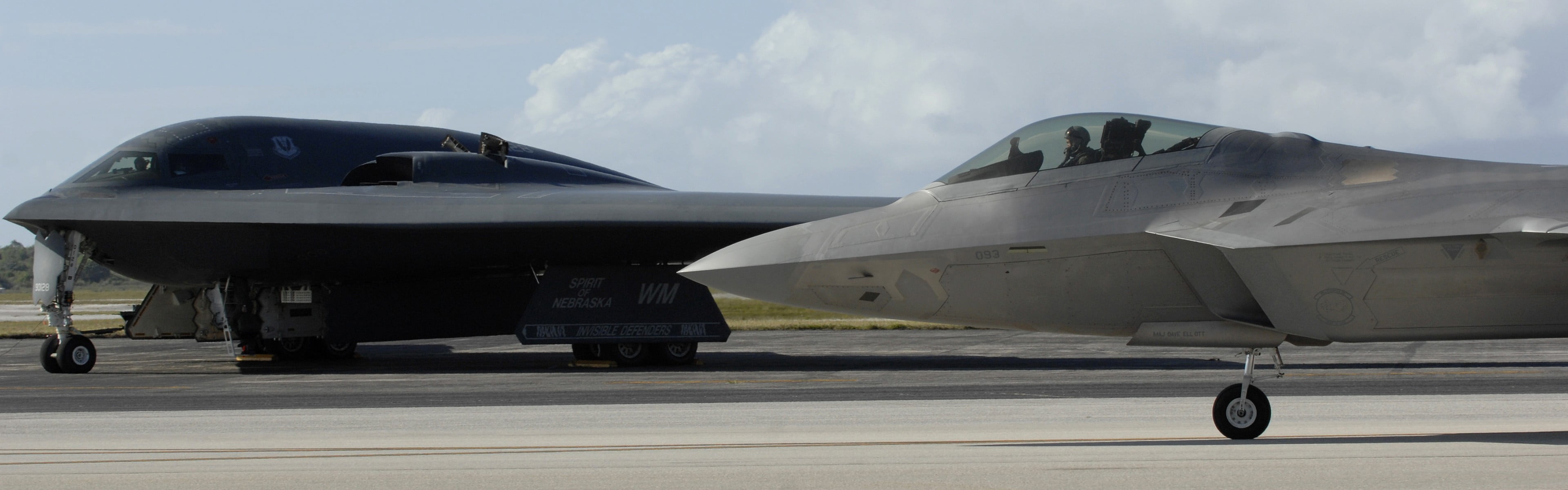 Northrop Grumman B-2 Spirit, Gray fighter jets, Air superiority, Minimalist beauty, 3840x1200 Dual Screen Desktop