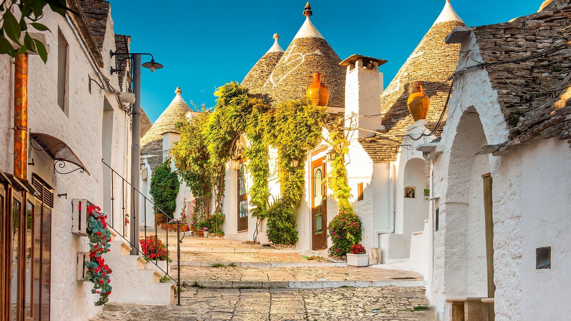 Alberobello's cityscape, Mesmerizing views, 1920x1080 Full HD Desktop