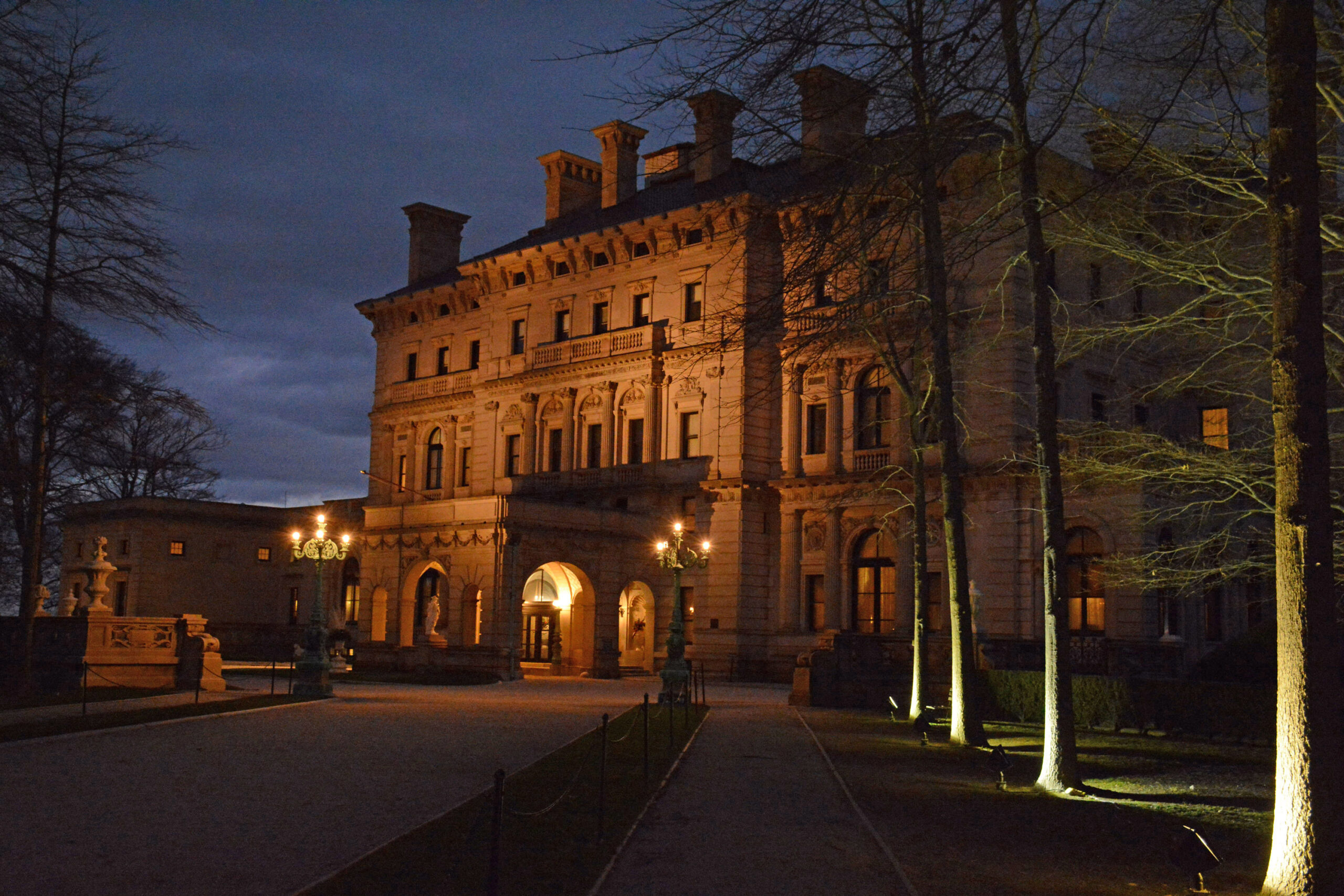 The Breakers, Halloween scavenger hunt, What's Up Newport, 2560x1710 HD Desktop