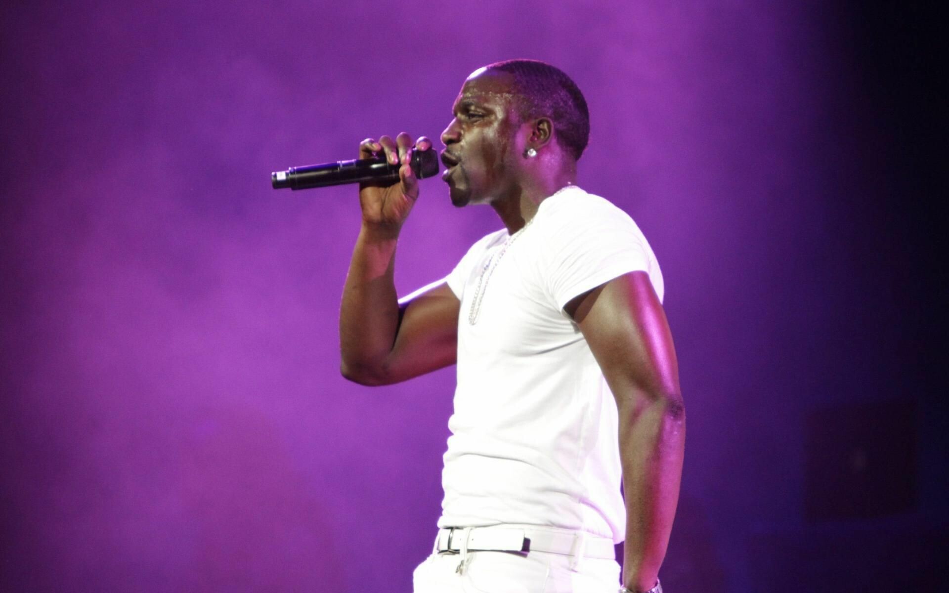 Live Concert, Akon Wallpaper, 1920x1200 HD Desktop