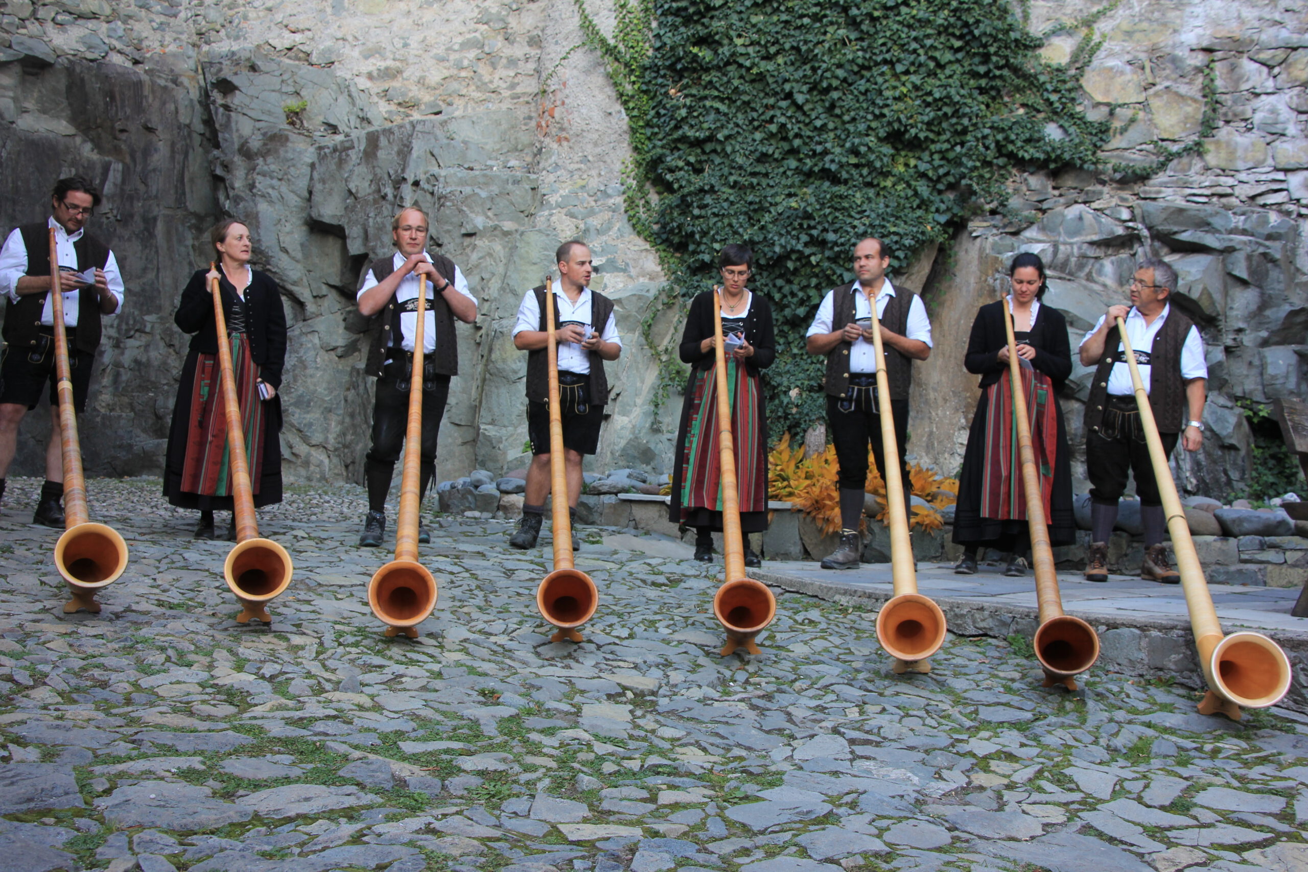 Alphorngruppe eisenberg eine, Andere wordpress site, Alphorn experience, Swiss customs, 2560x1710 HD Desktop