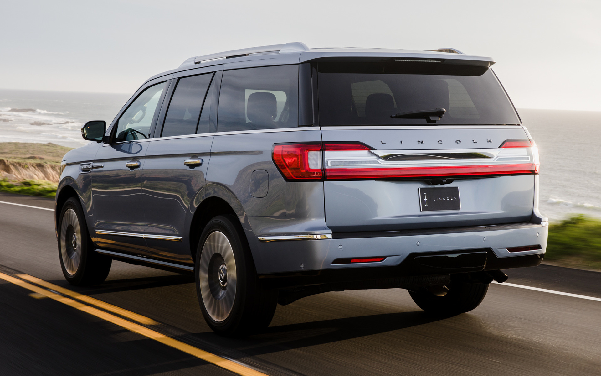 Lincoln Navigator, Luxury SUV, Spacious interior, Elevated refinement, 1920x1200 HD Desktop