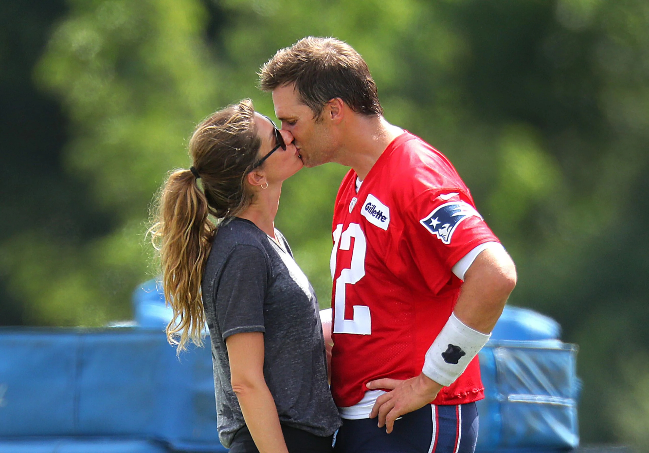 Gisele Bundchen, Tom Brady, Retirement announcement, Instagram post, 2560x1790 HD Desktop