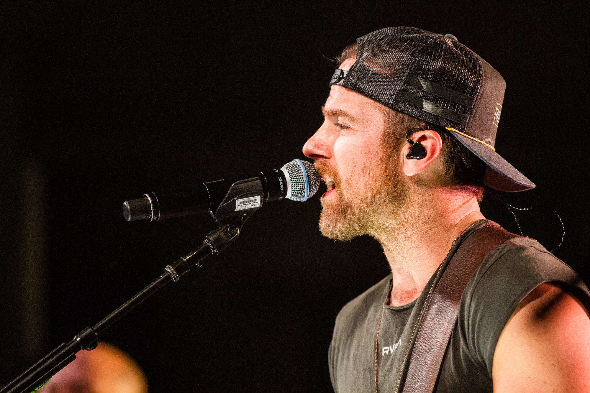 Kip Moore plaid and ponytails, Sault Ste. Marie News, 2000x1340 HD Desktop