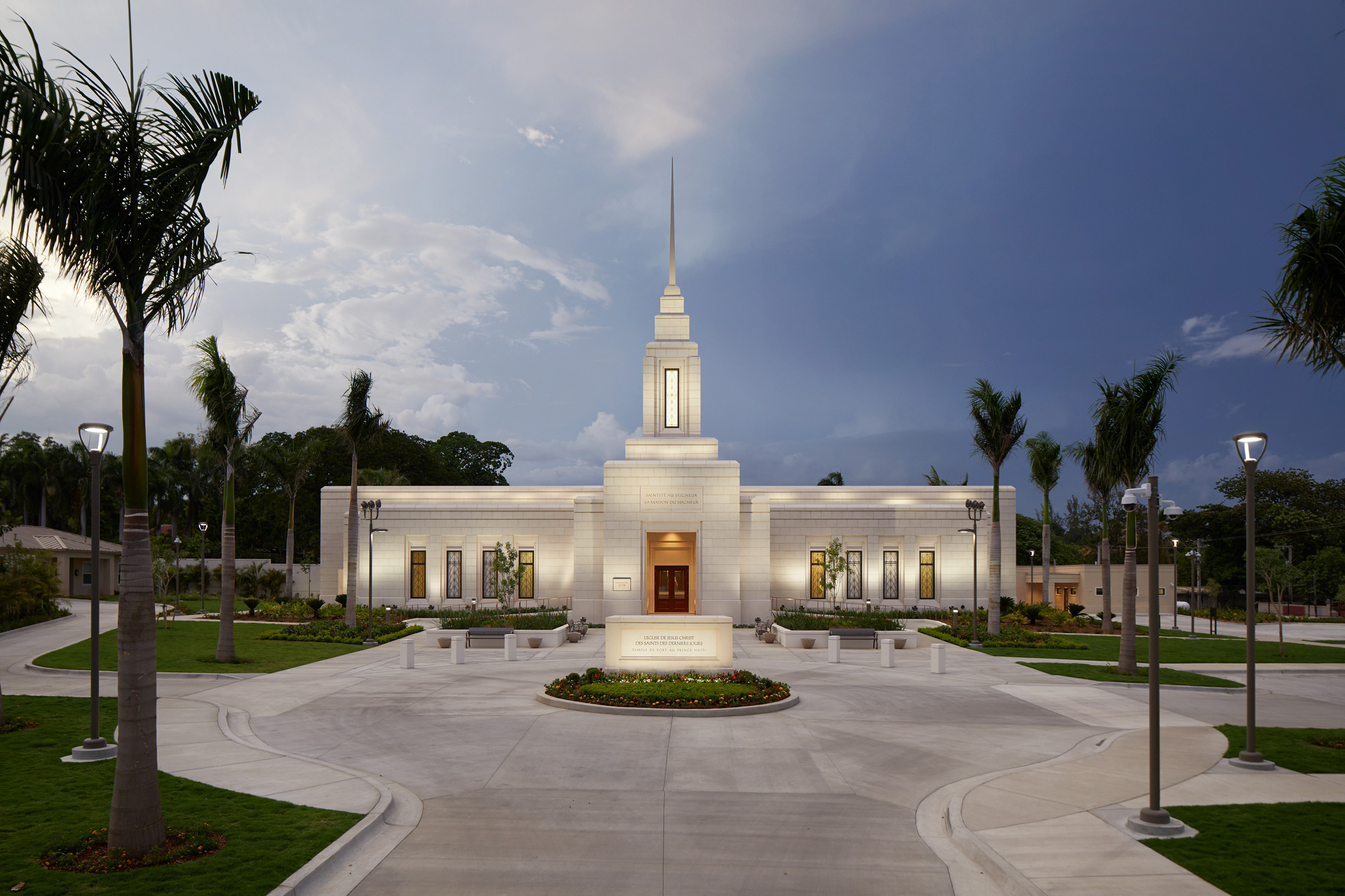 Port-au-Prince, Capital city of Haiti, Temple in Haiti, 2400x1600 HD Desktop