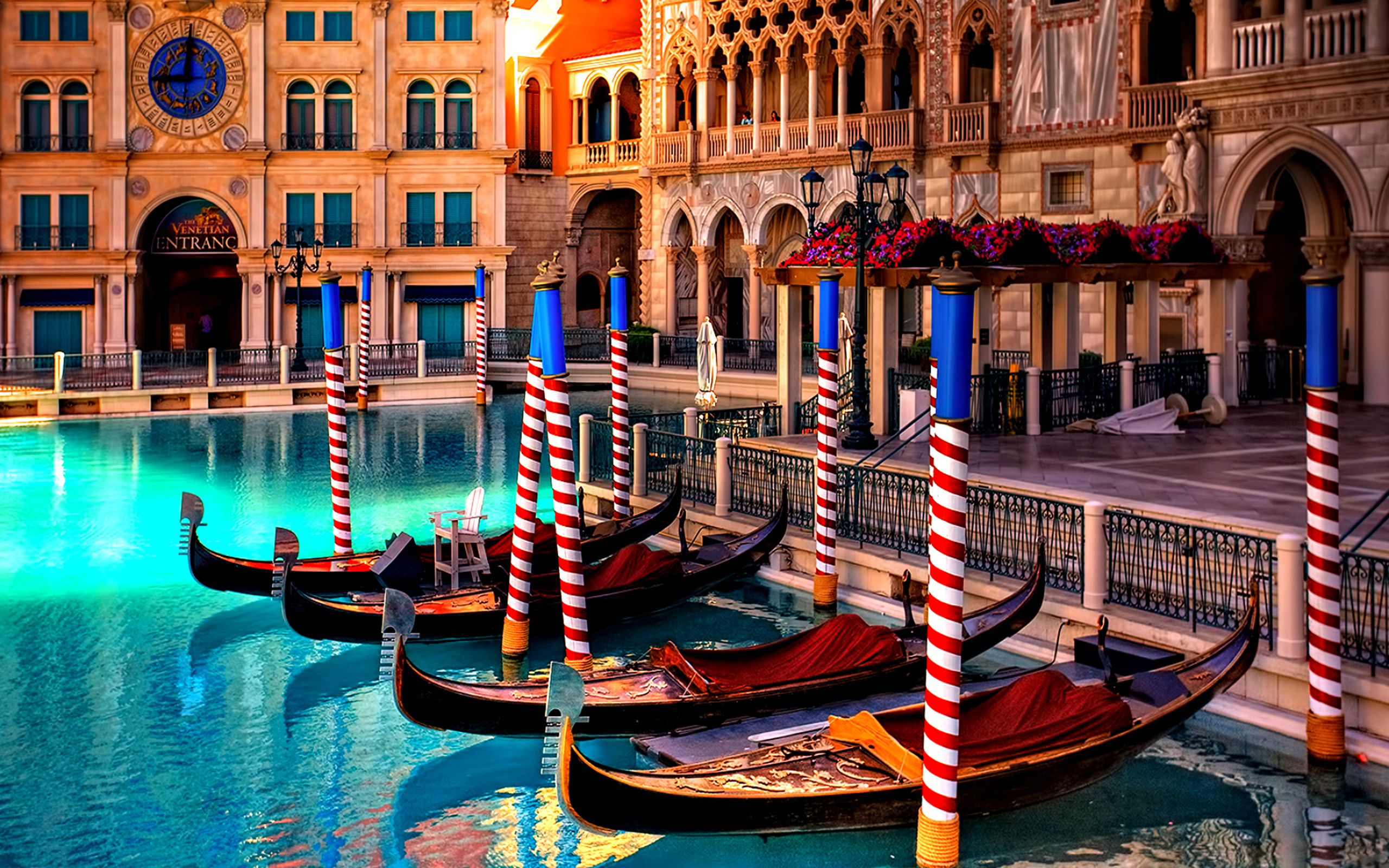 Gondola 4K ultra wallpaper, Scenic view, Tranquil ride, Italy, 2560x1600 HD Desktop