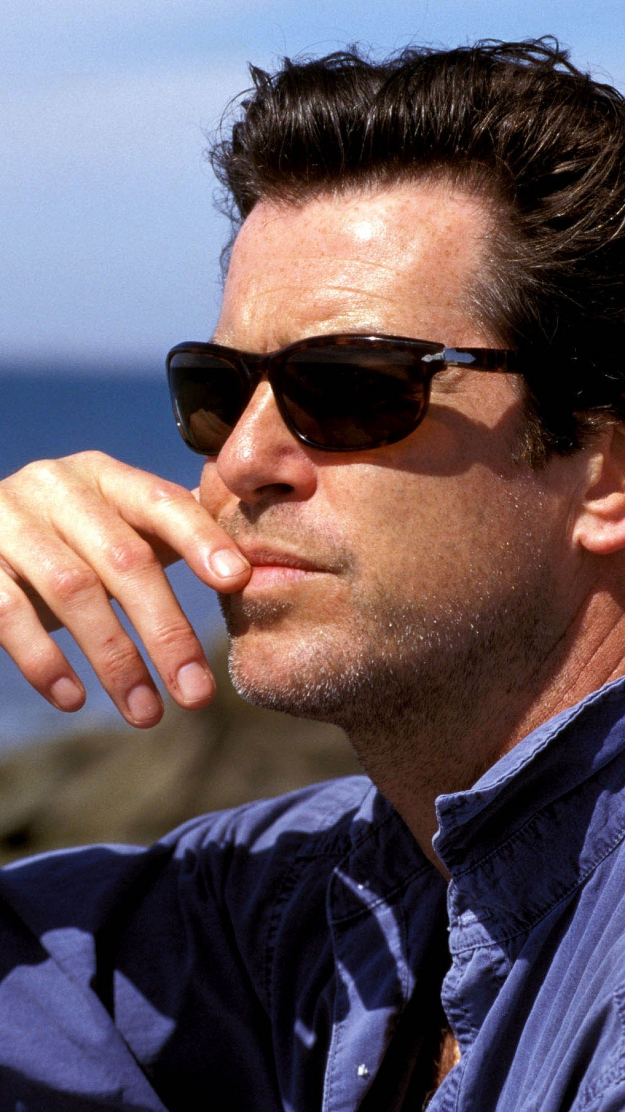 Pierce Brosnan, Screen beauty, Stylish actor, Charming personality, 1250x2210 HD Phone