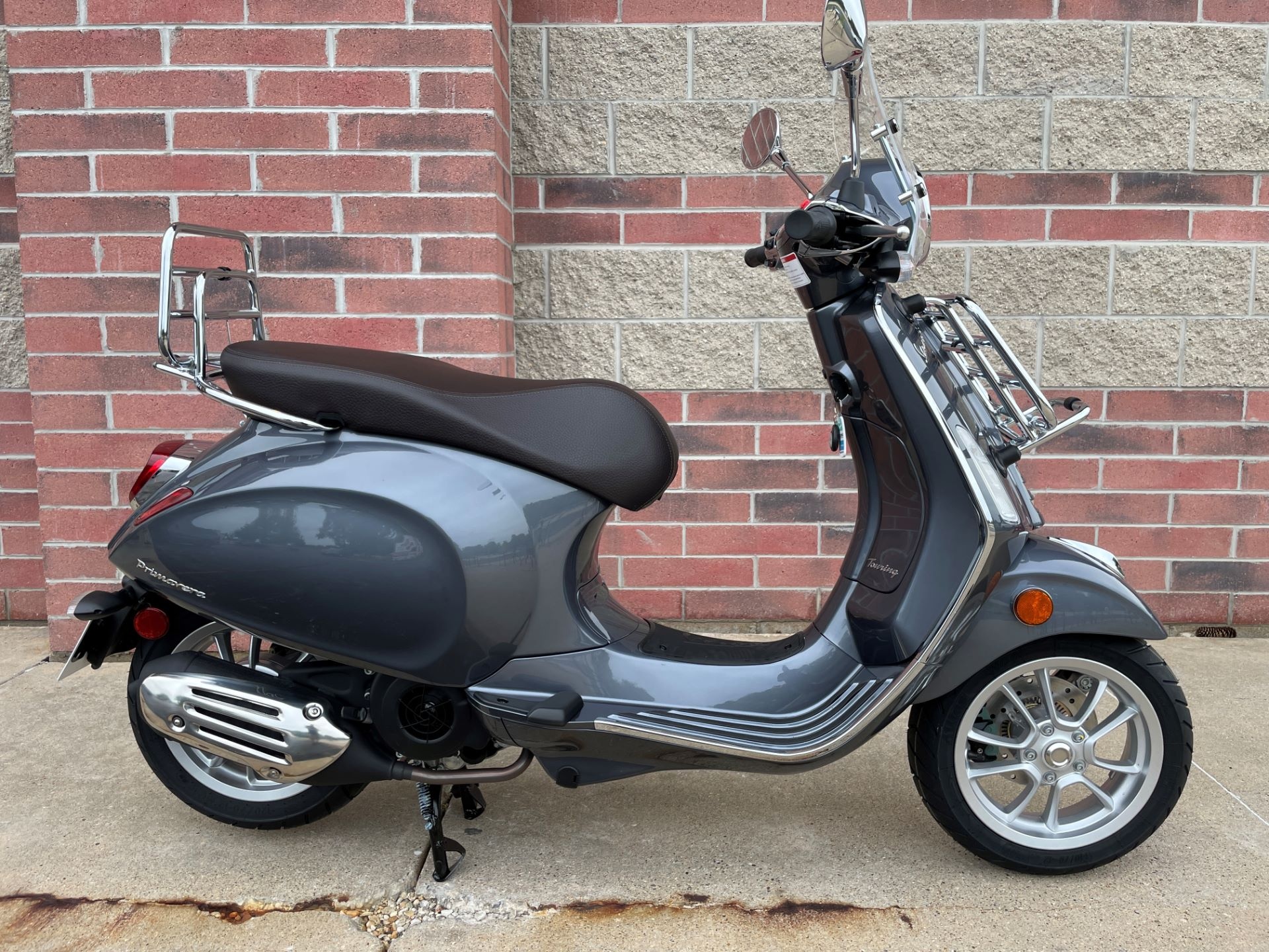 Vespa Primavera 150 Touring, Milwaukee Wisconsin, Indian Motorcycle, Scooters, 1920x1440 HD Desktop