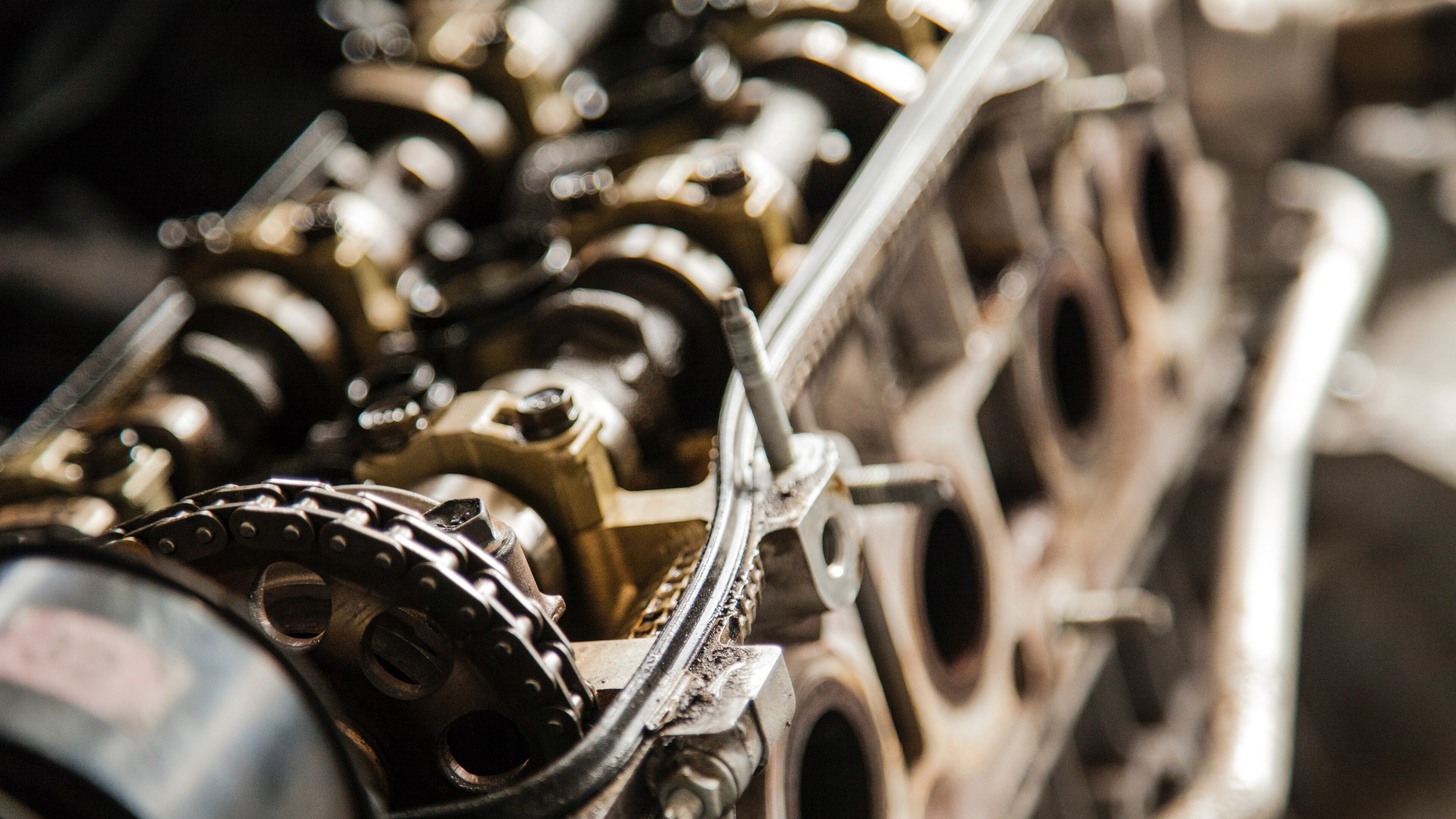 Vintage mechanical machine, Metal engine block, Gears and cogs, Industrial beauty, 3840x2160 4K Desktop