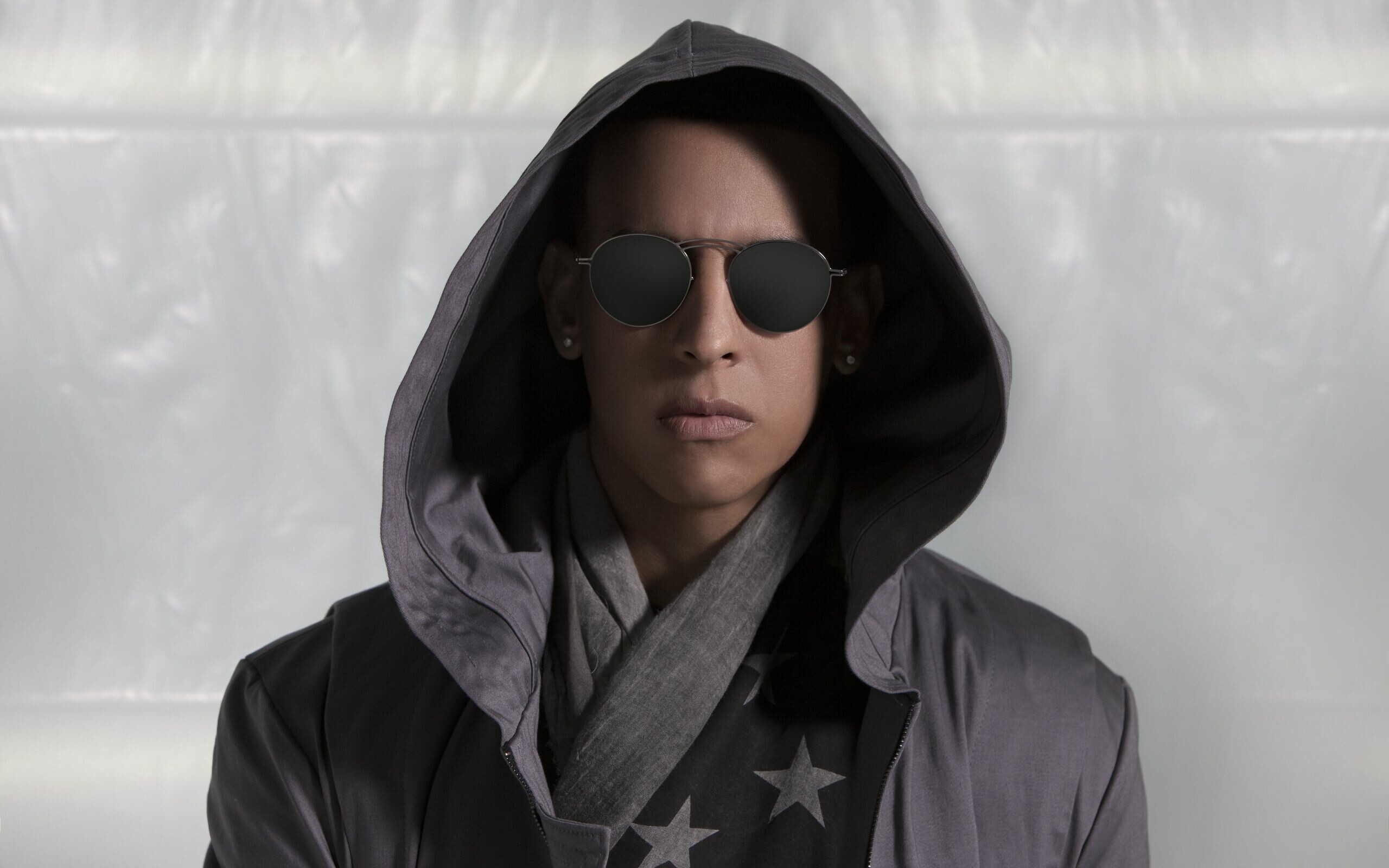 Daddy Yankee, High-resolution images, Stunning backgrounds, Photo collection, 2560x1600 HD Desktop